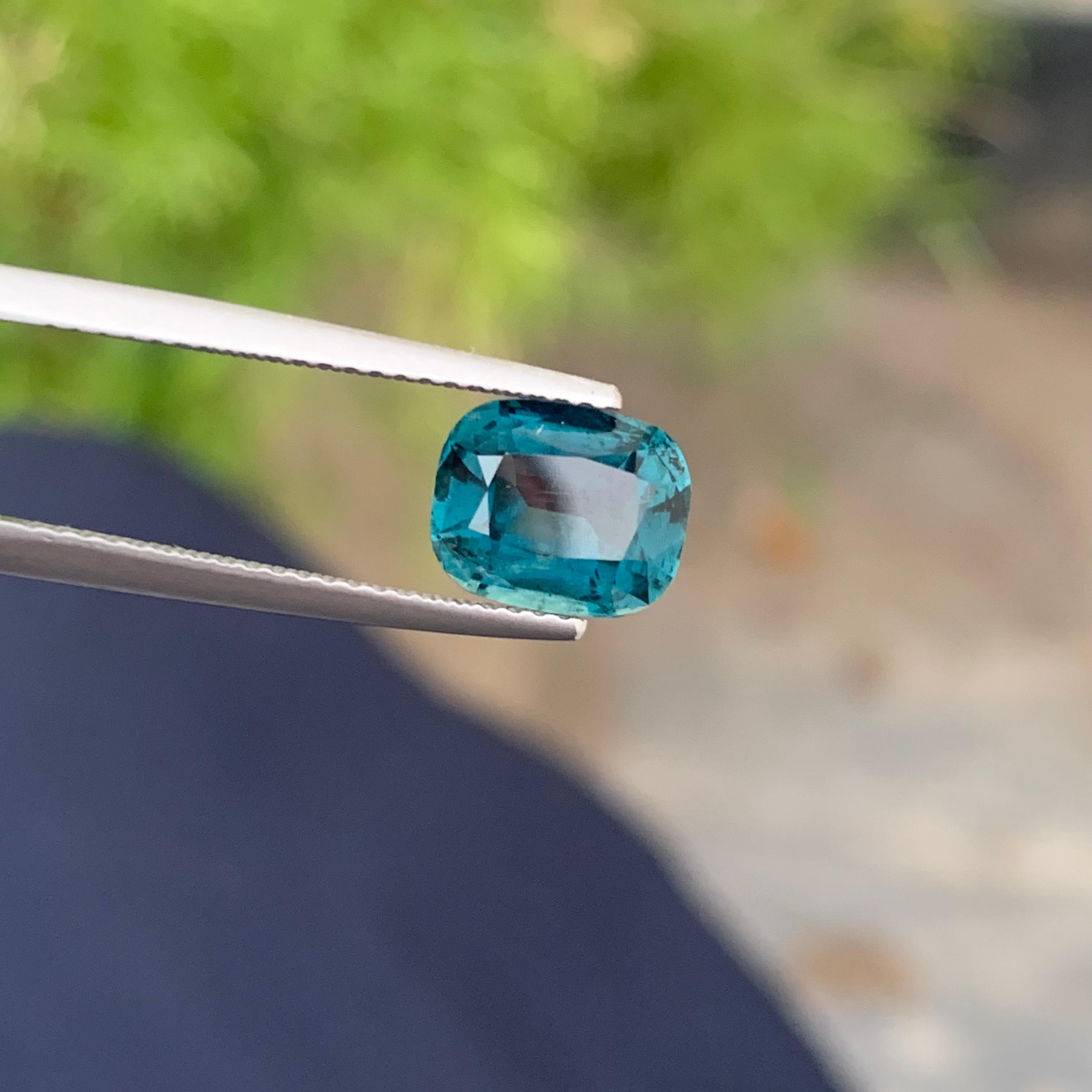 Tourmaline bleu foncé naturel de 2,10 carats provenant d'une mine afghane, taillée en coussin en vente 5