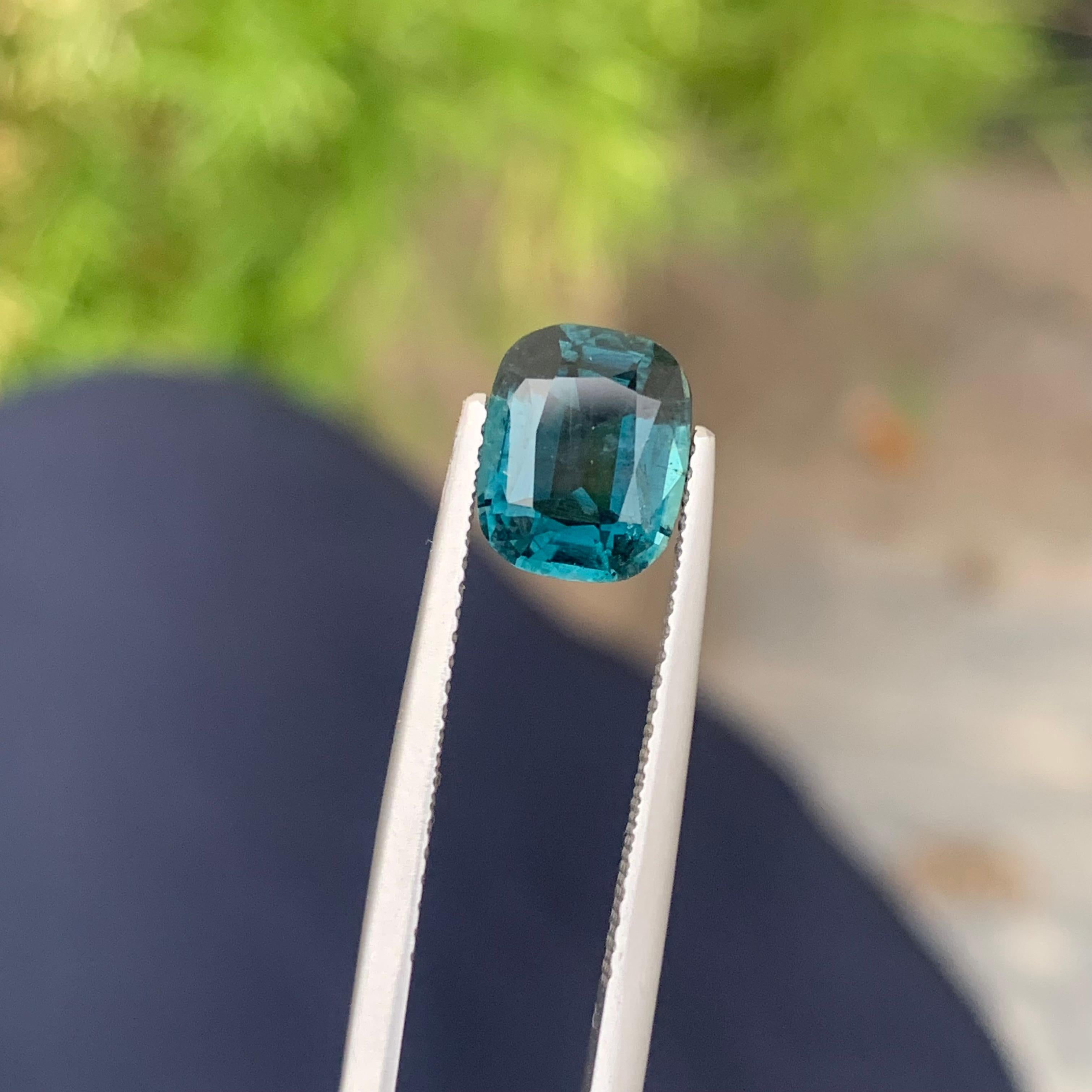 Tourmaline bleu foncé naturel de 2,10 carats provenant d'une mine afghane, taillée en coussin en vente 6