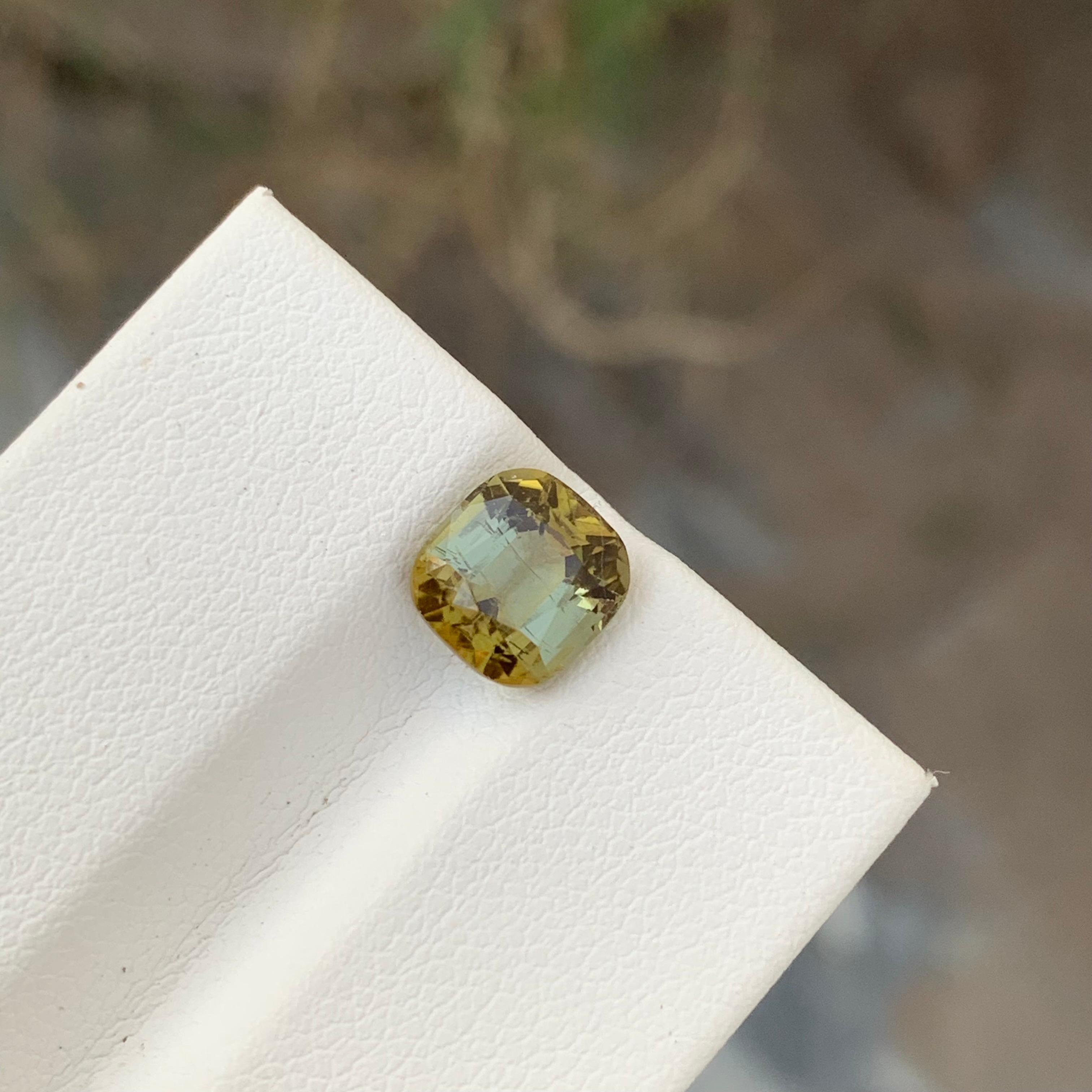 Tourmaline africaine naturelle en forme de coussin de 2.10 carats pour bijoux Neuf - En vente à Peshawar, PK