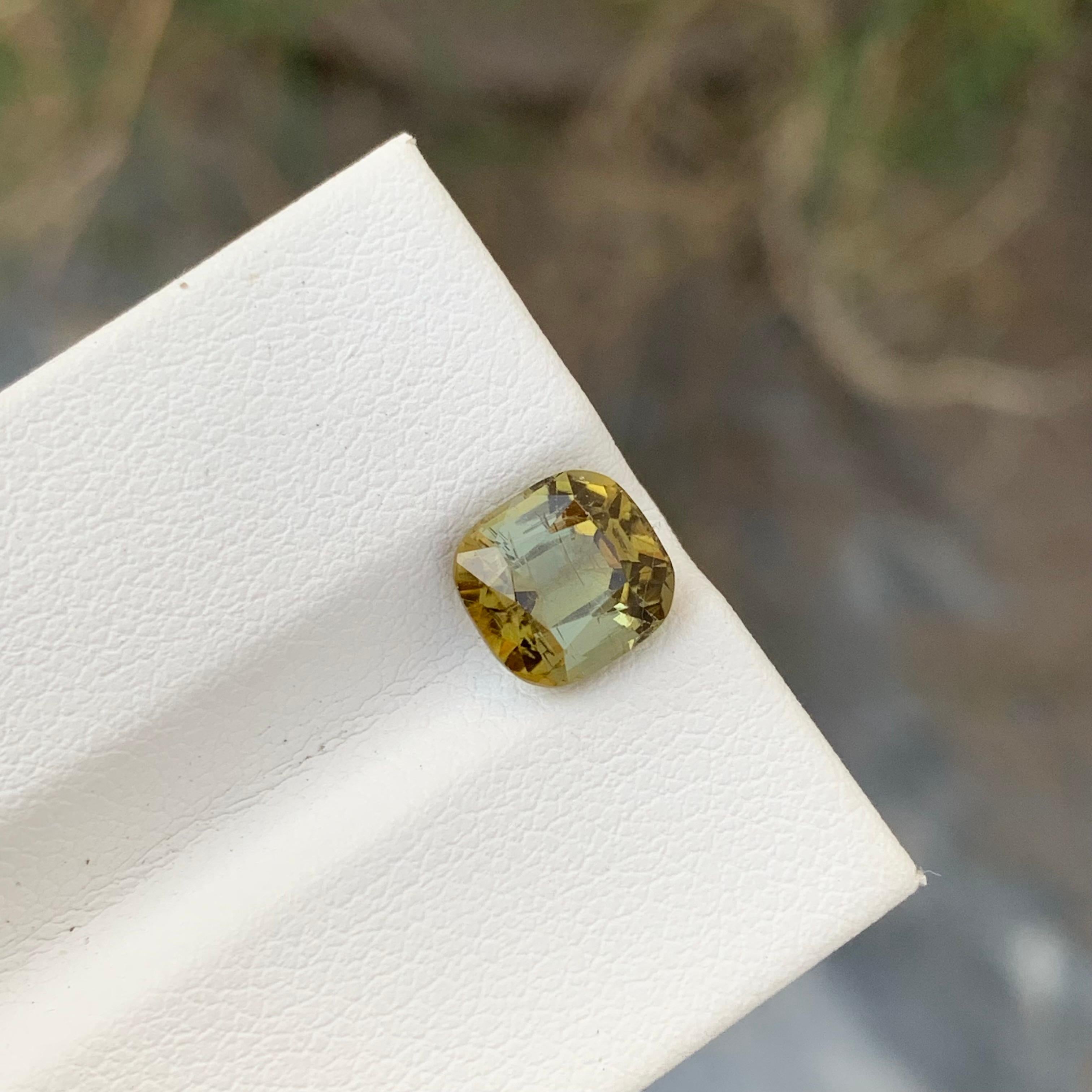 Tourmaline africaine naturelle en forme de coussin de 2.10 carats pour bijoux en vente 1