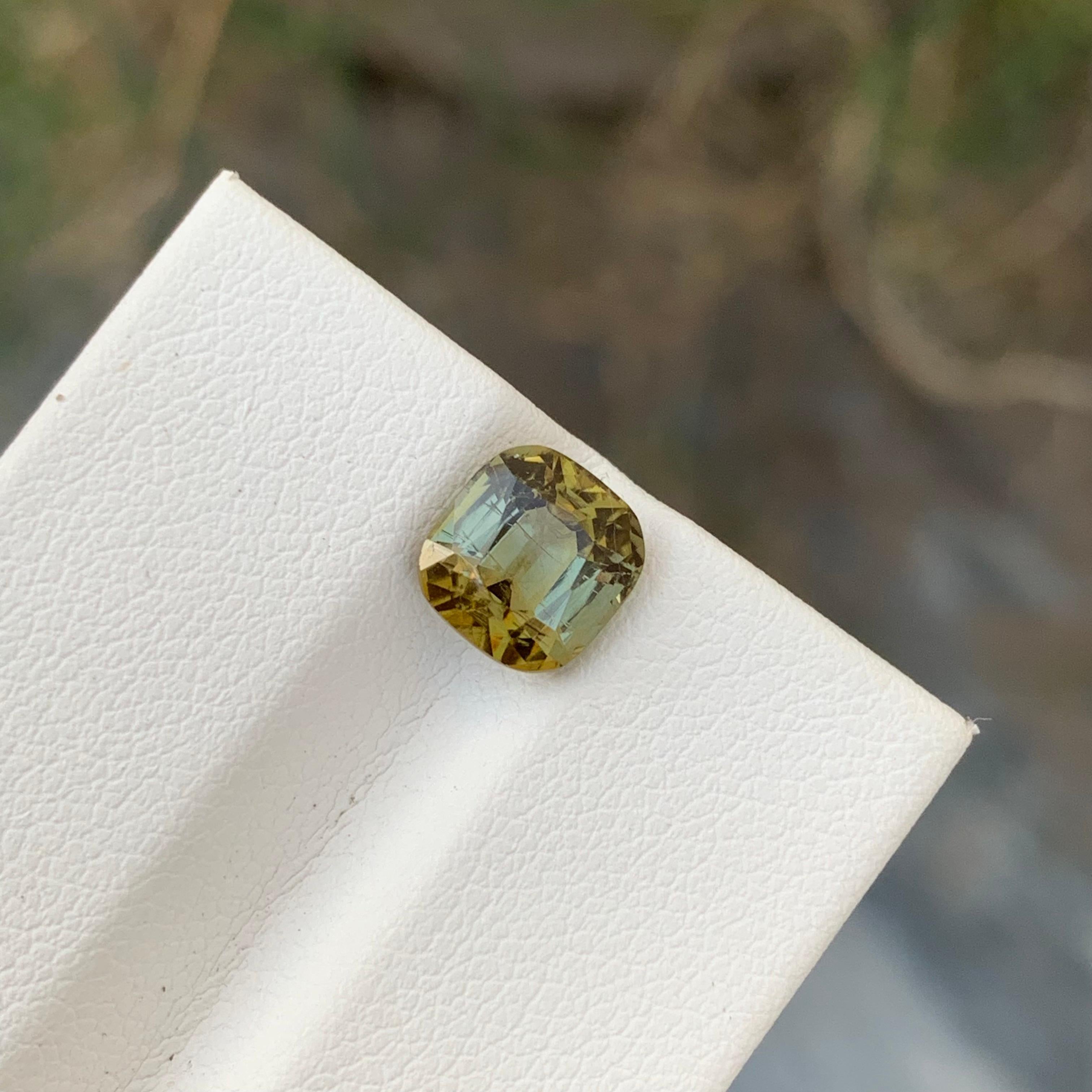 Tourmaline africaine naturelle en forme de coussin de 2.10 carats pour bijoux en vente 3