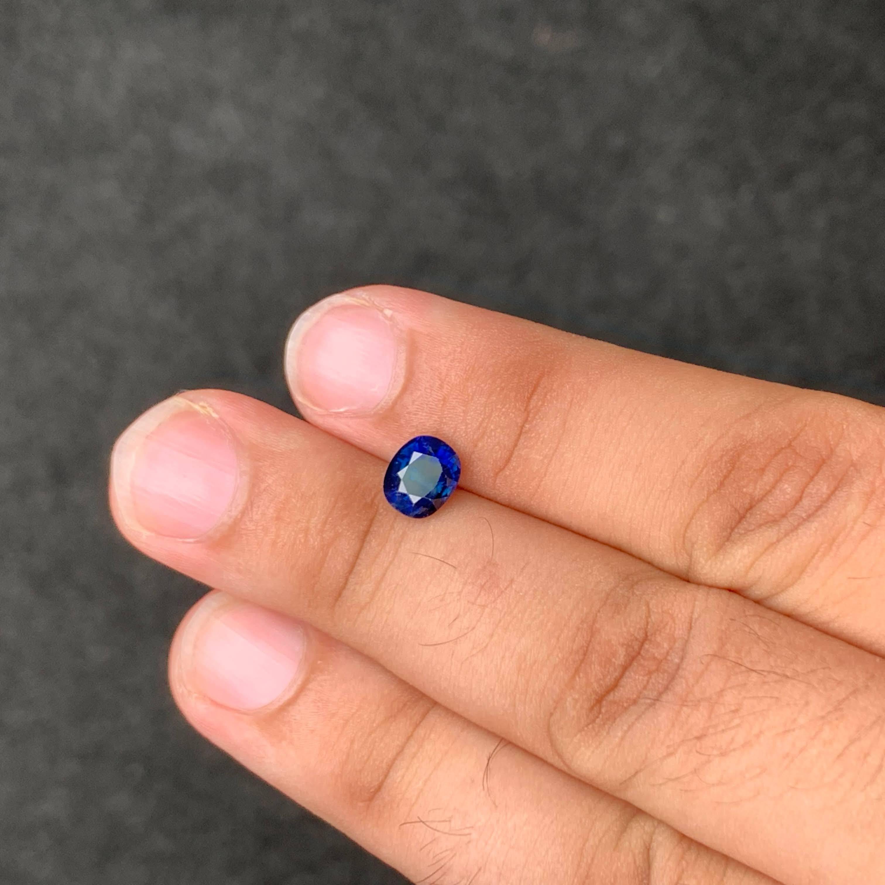 2.10 Karat natürlicher loser tiefblauer Saphir Stein Ovalschliff Sri Lanka Edelstein (Moderne) im Angebot