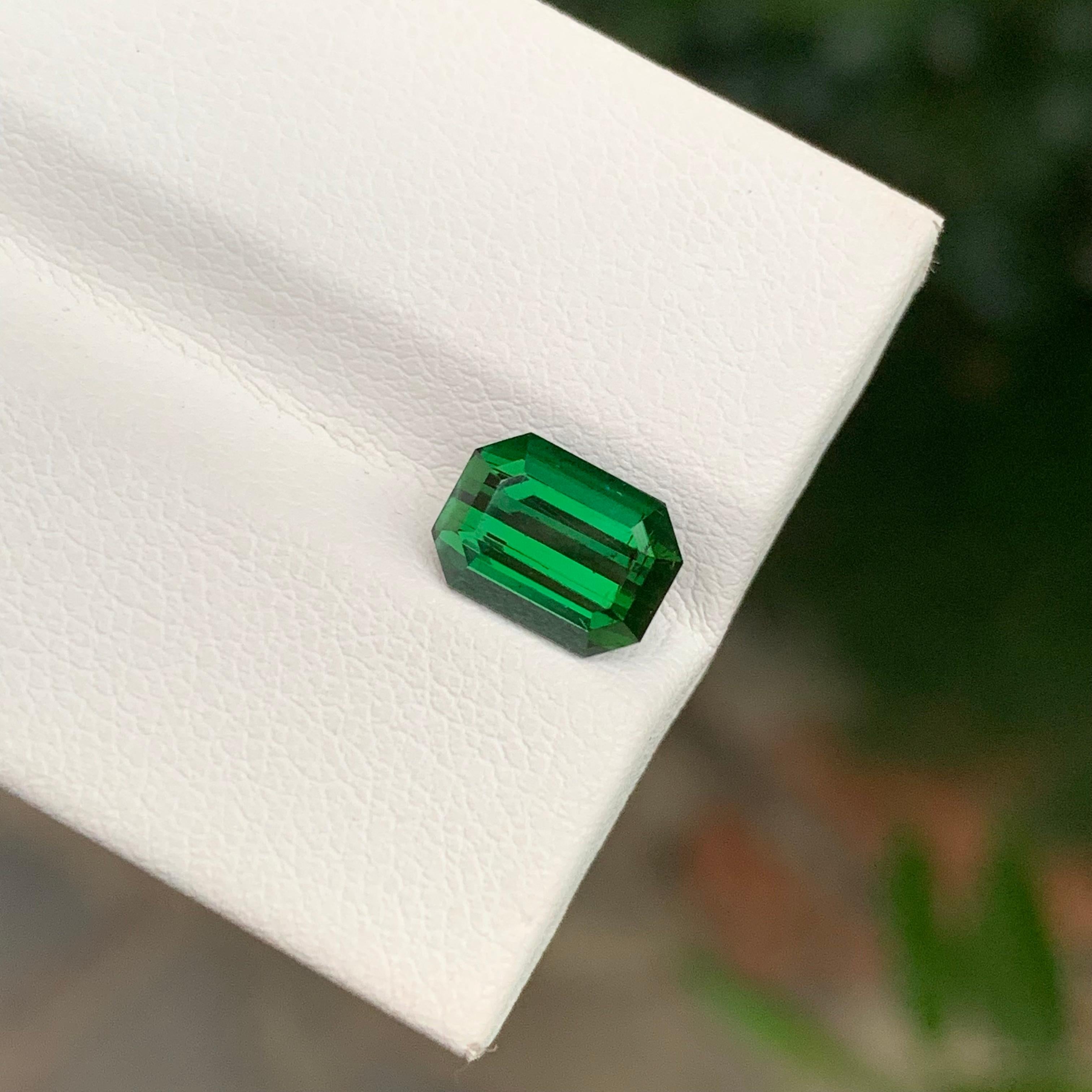 Taille octogone 2.10 Carat Natural Loose Green Tourmaline Octagon Shape Gem en vente