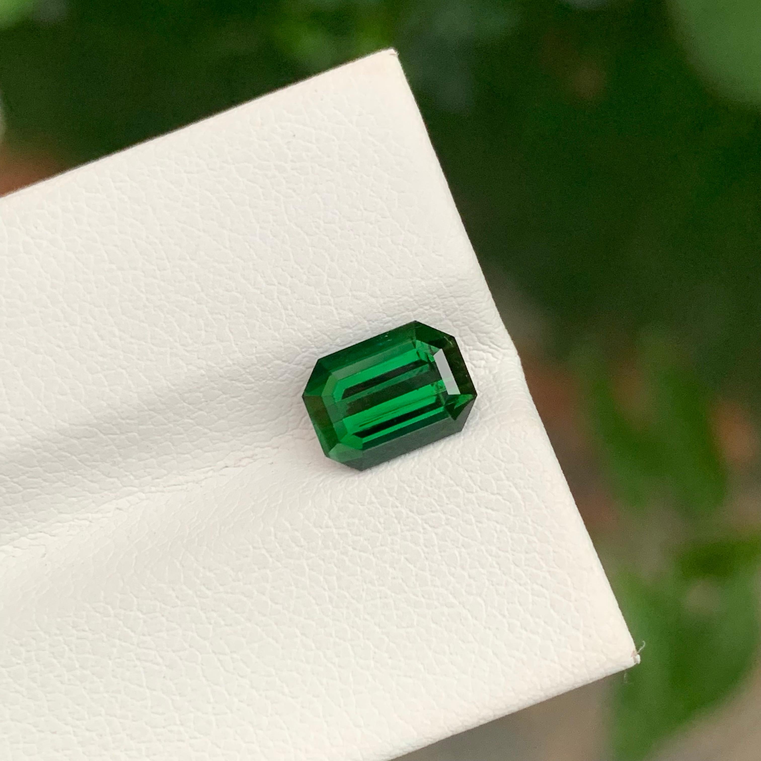 2.10 Carat Natural Loose Green Tourmaline Octagon Shape Gem Unisexe en vente