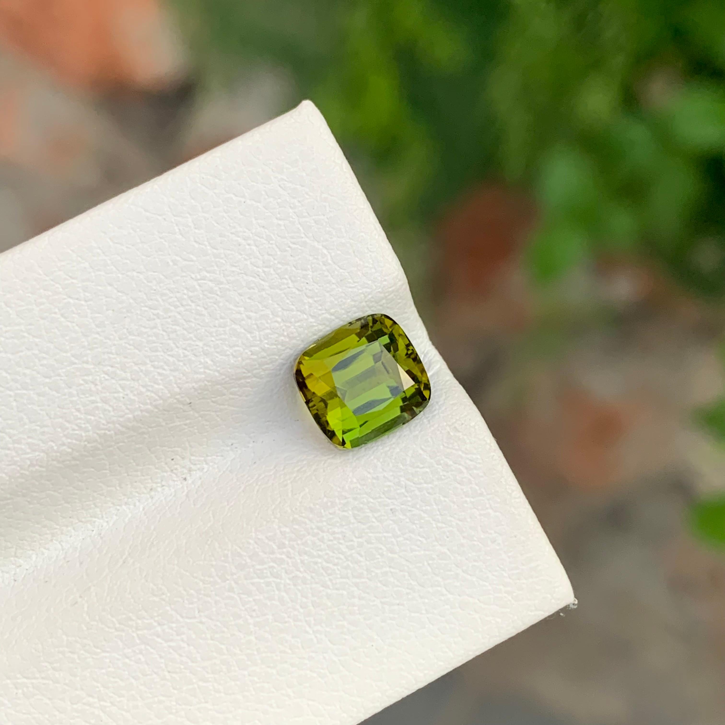 2.10 Karat natürlicher loser grüner Turmalin in Kissenform in Kissenform für Schmuck (Kissenschliff) im Angebot