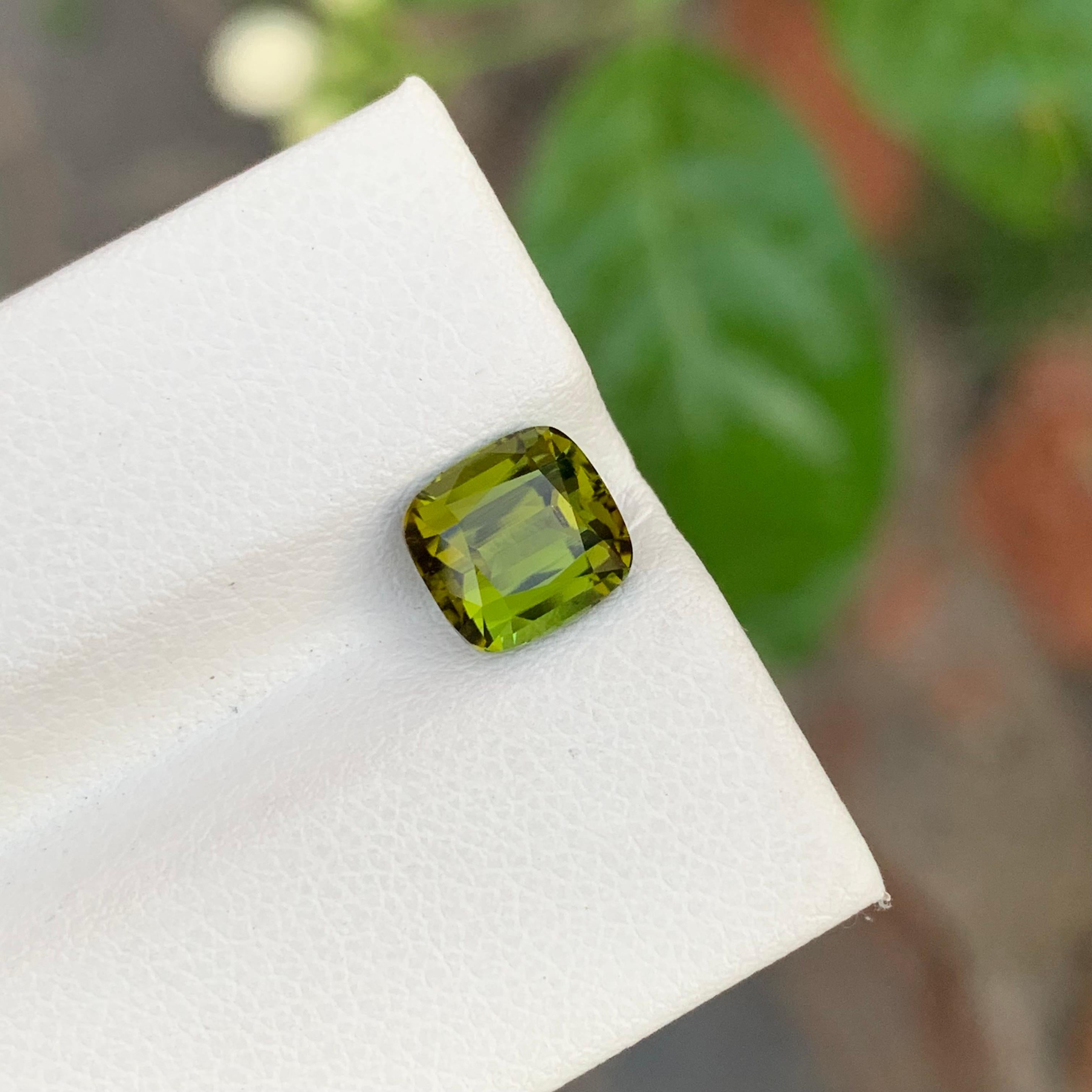 2.10 Karat natürlicher loser grüner Turmalin in Kissenform in Kissenform für Schmuck im Angebot 1