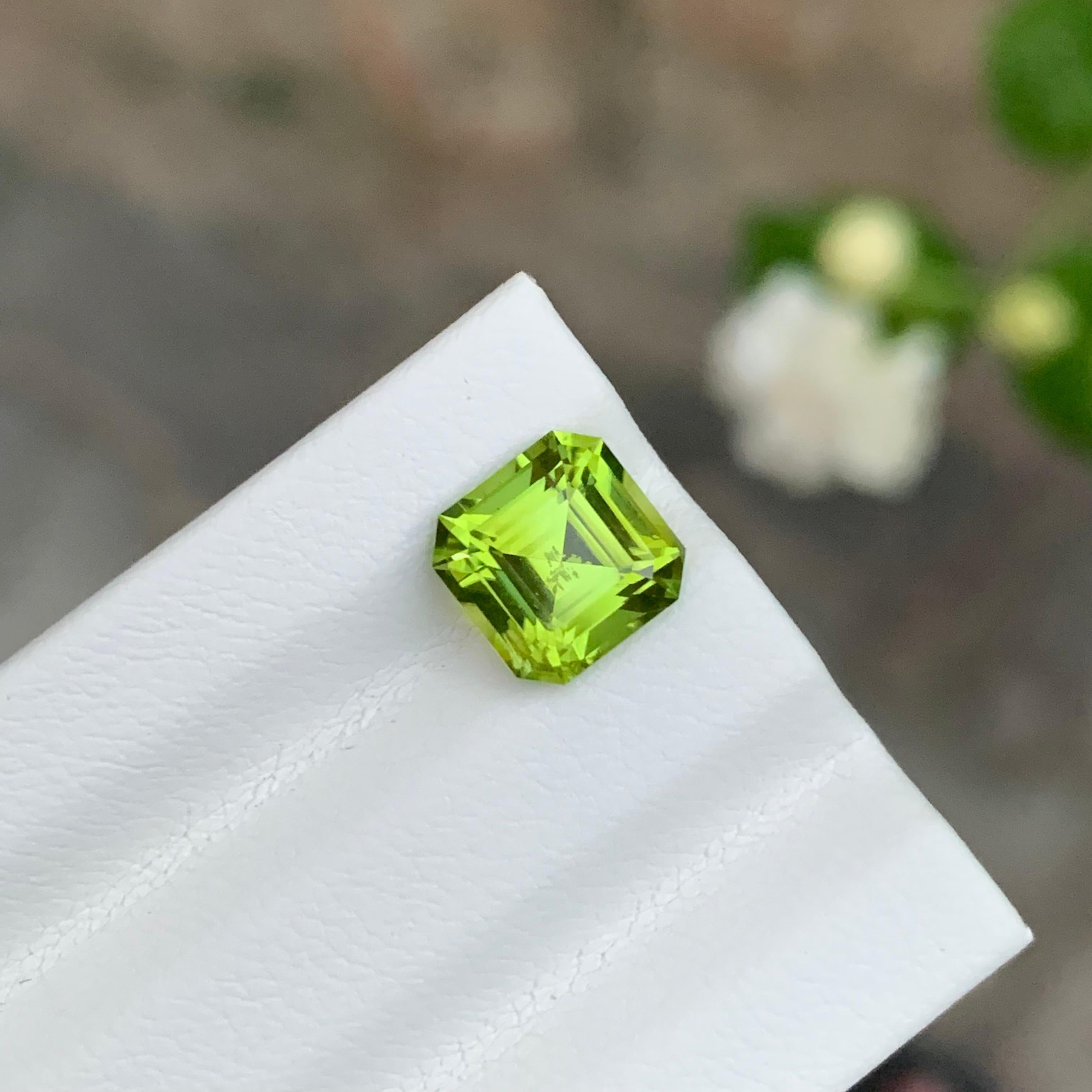 Taille Asscher 2.10 Carat Natural Loose Green Peridot Asscher Shape Gemstone For Ring (Peridot vert en forme d'anneau) en vente