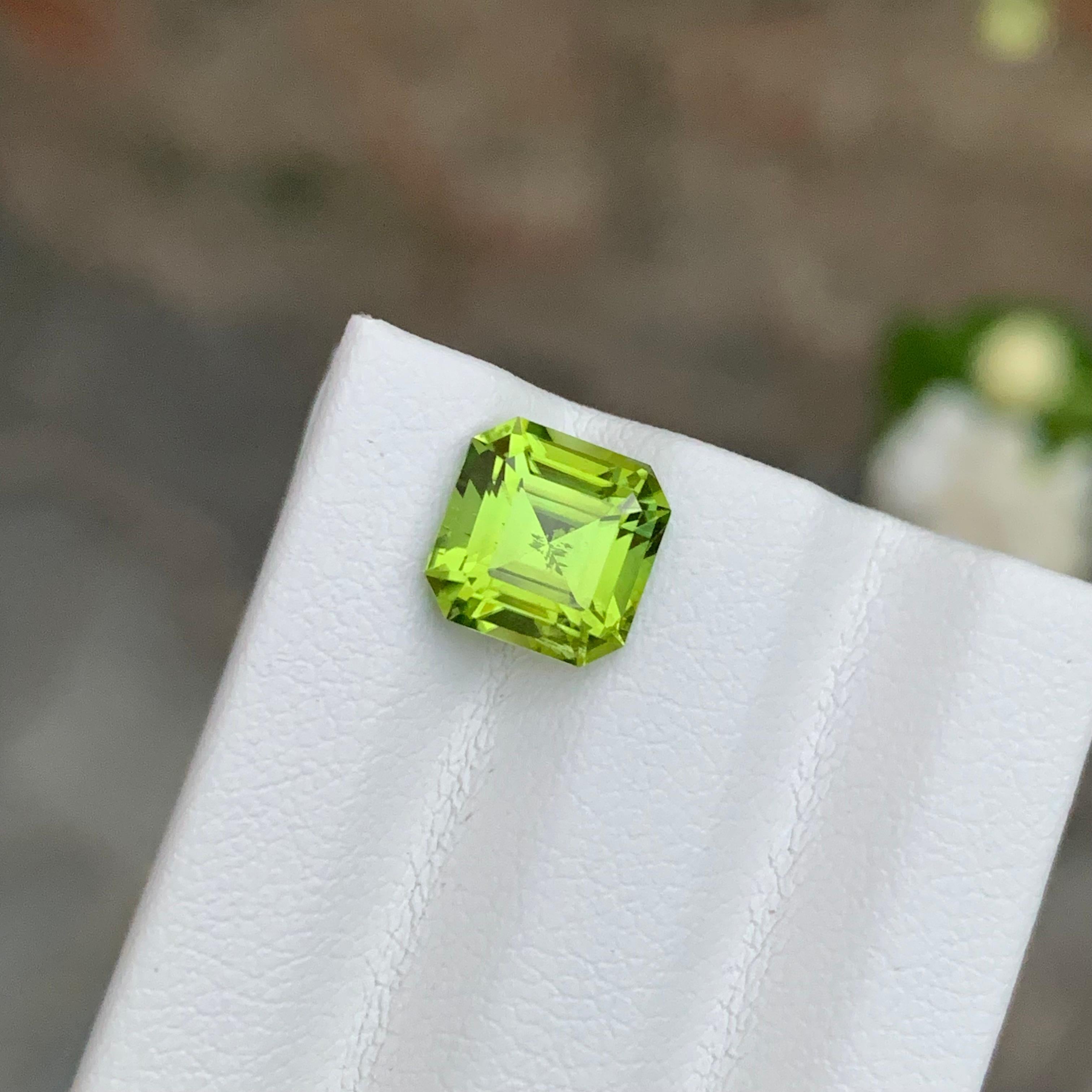 2.10 Carat Natural Loose Green Peridot Asscher Shape Gemstone For Ring (Peridot vert en forme d'anneau) Unisexe en vente