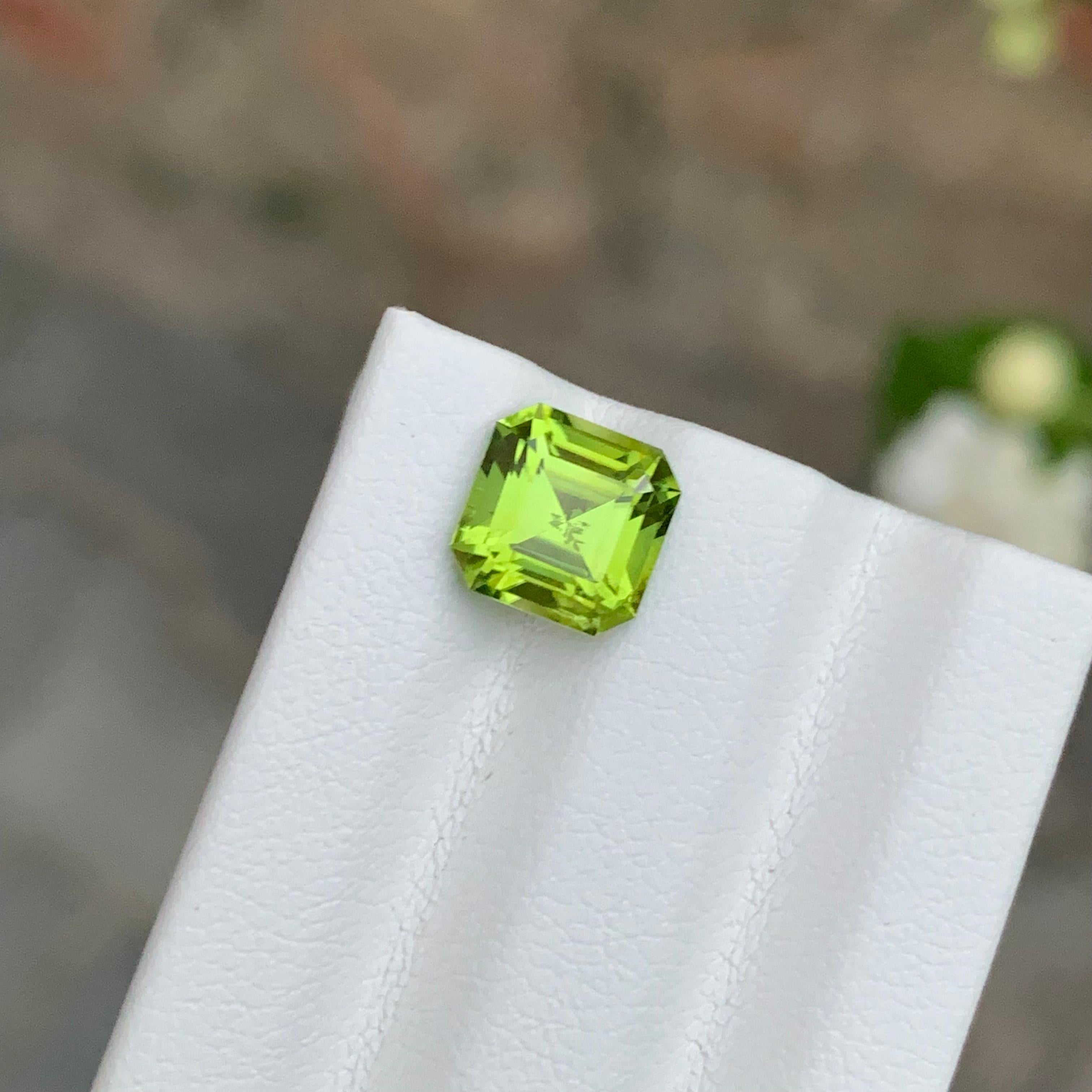 2.10 Carat Natural Loose Green Peridot Asscher Shape Gemstone For Ring (Peridot vert en forme d'anneau) en vente 1