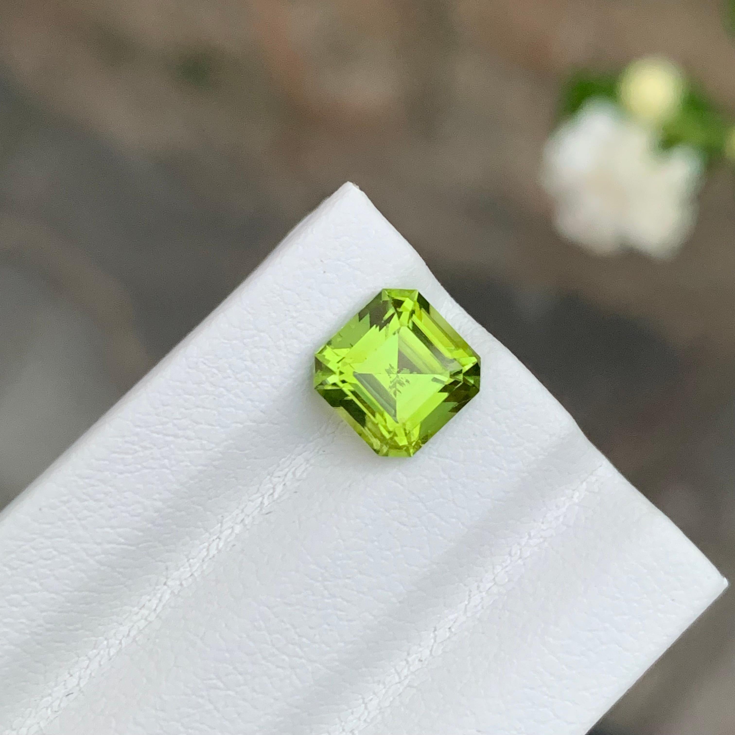 2.10 Carat Natural Loose Green Peridot Asscher Shape Gemstone For Ring (Peridot vert en forme d'anneau) en vente 2
