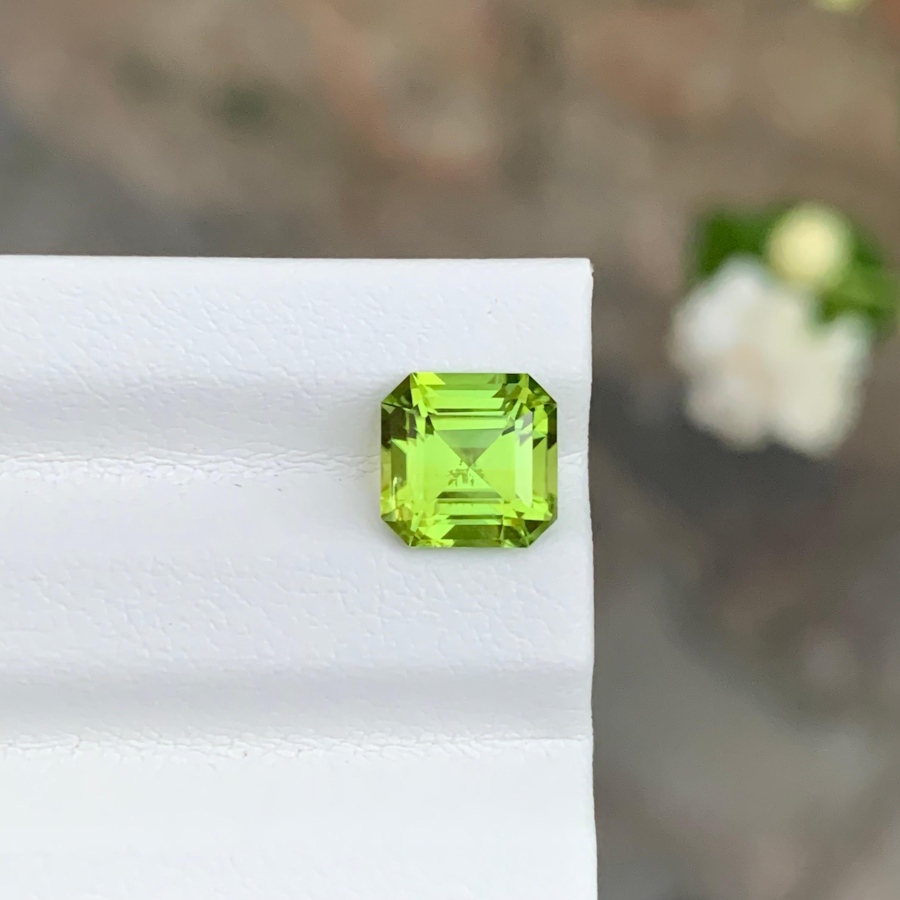 2.10 Carat Natural Loose Green Peridot Asscher Shape Gemstone For Ring (Peridot vert en forme d'anneau) en vente 3