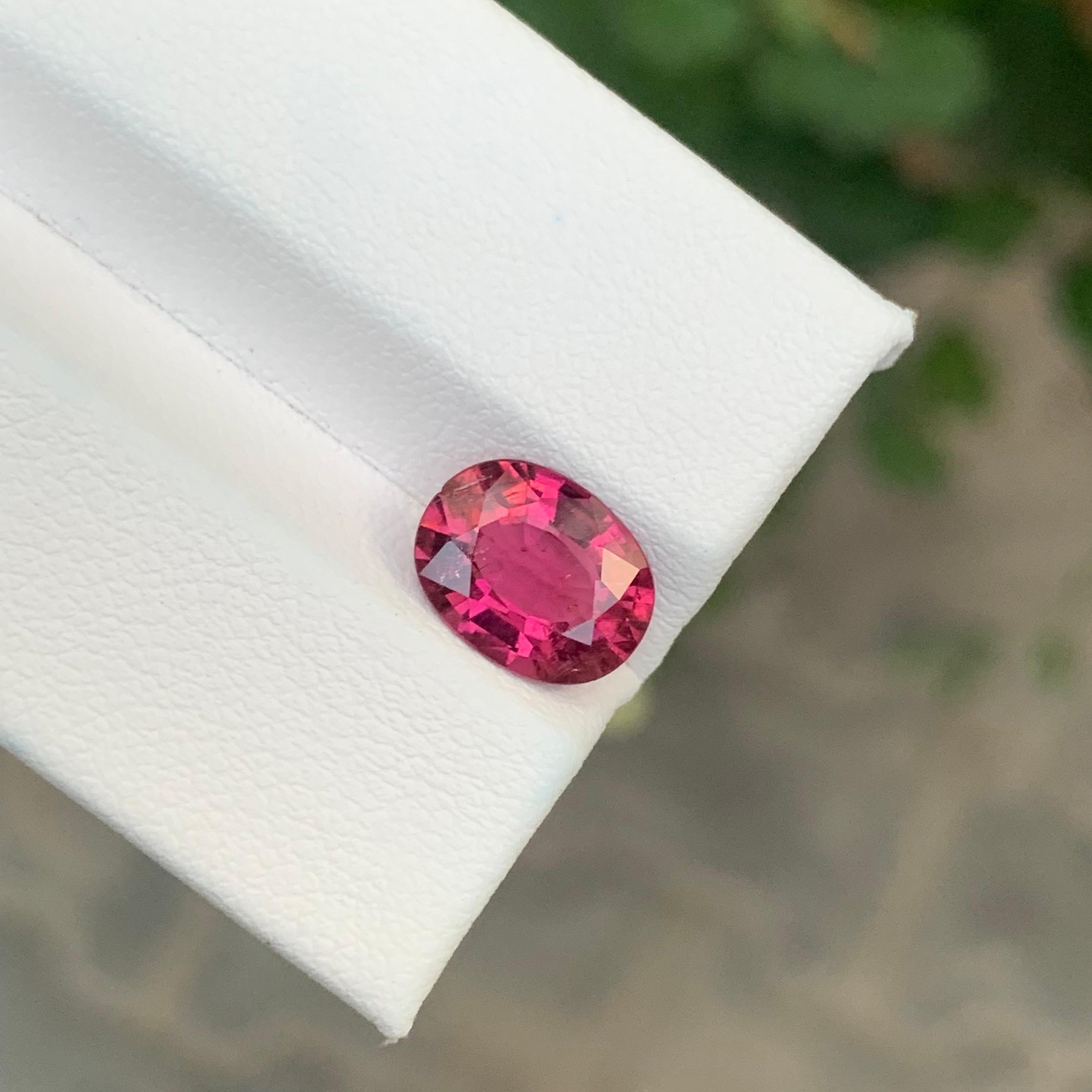 2,10 carati di tormalina rosa marrone naturale sfusa di forma ovale in vendita 4