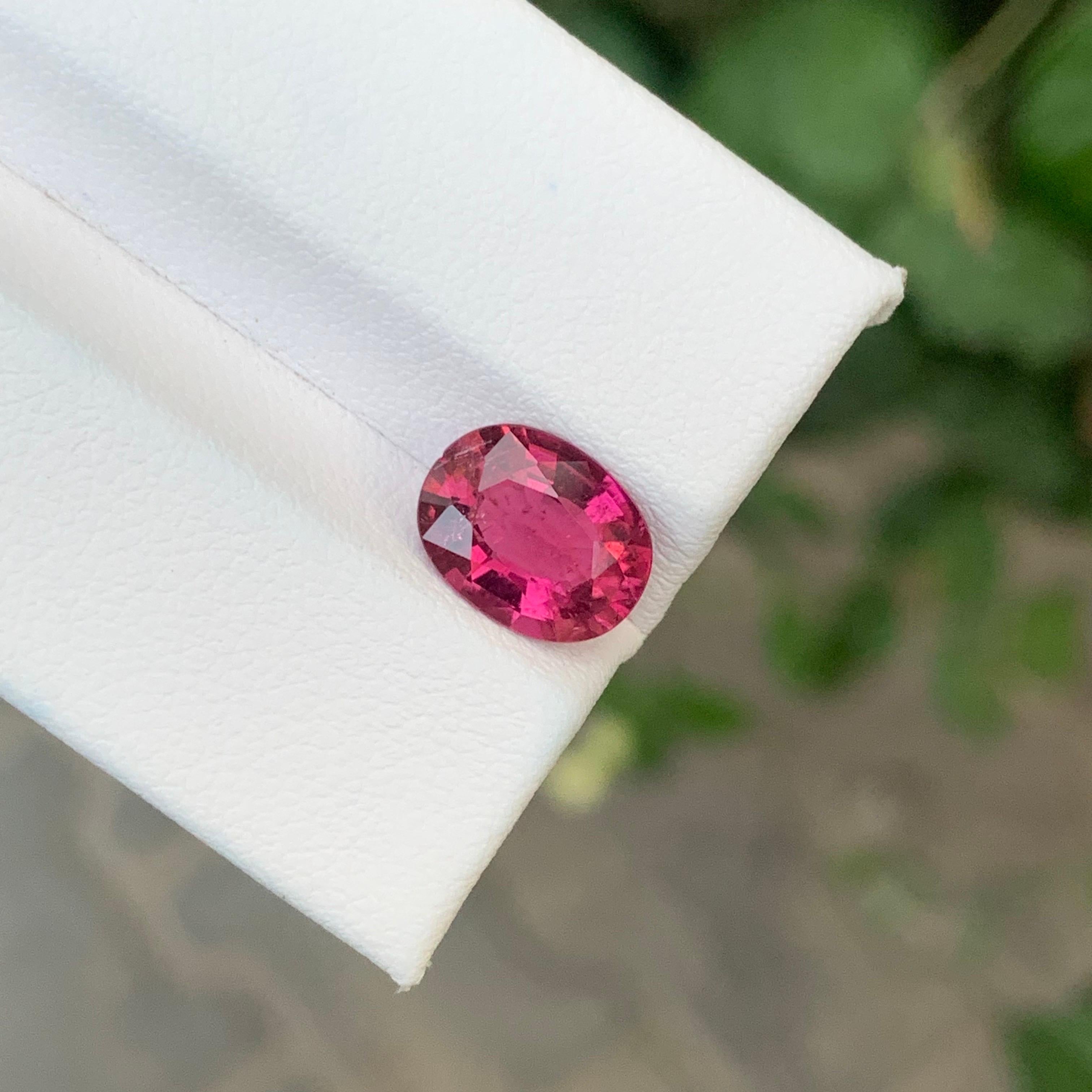 Arts and Crafts 2,10 carati di tormalina rosa marrone naturale sfusa di forma ovale in vendita