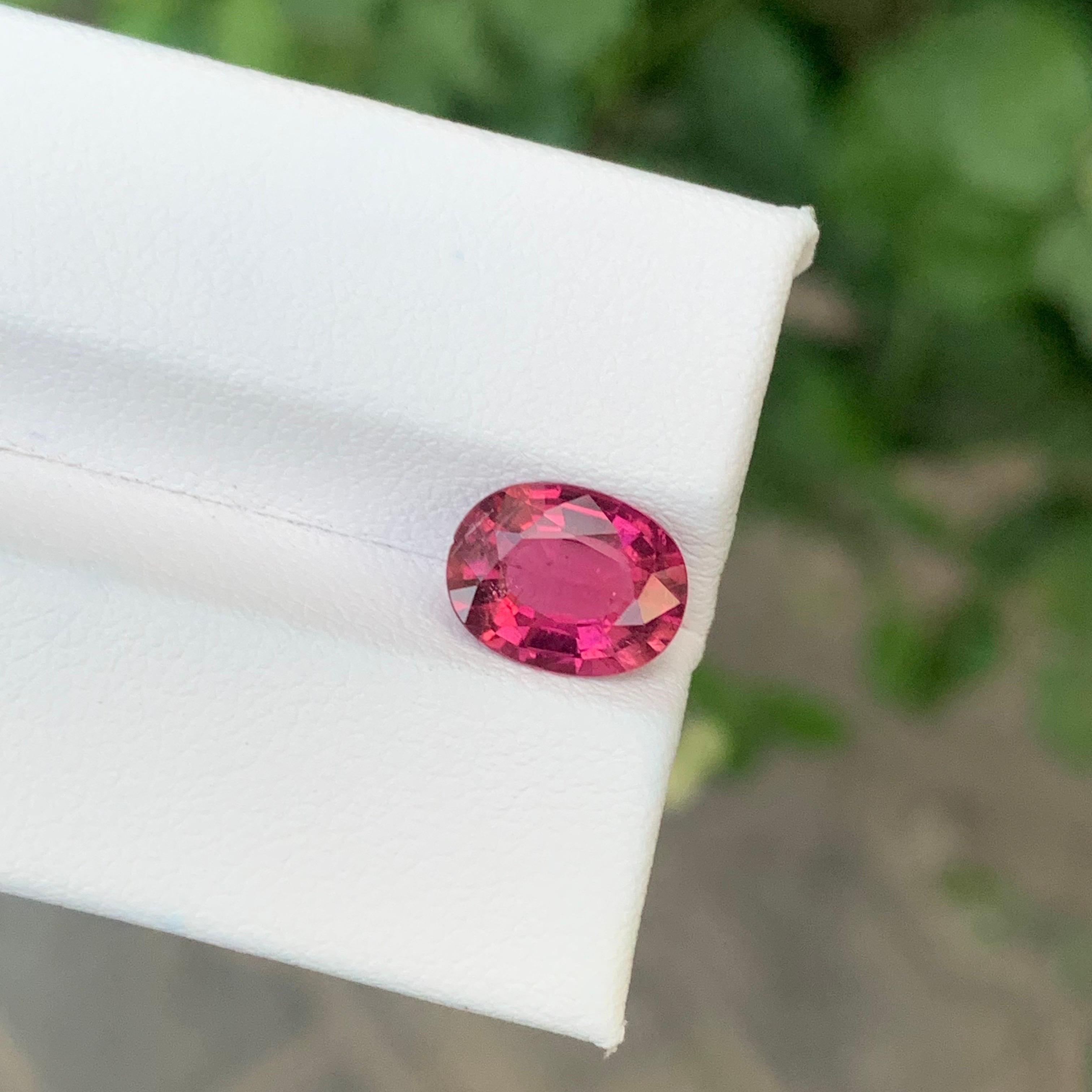 2,10 carati di tormalina rosa marrone naturale sfusa di forma ovale in vendita 1