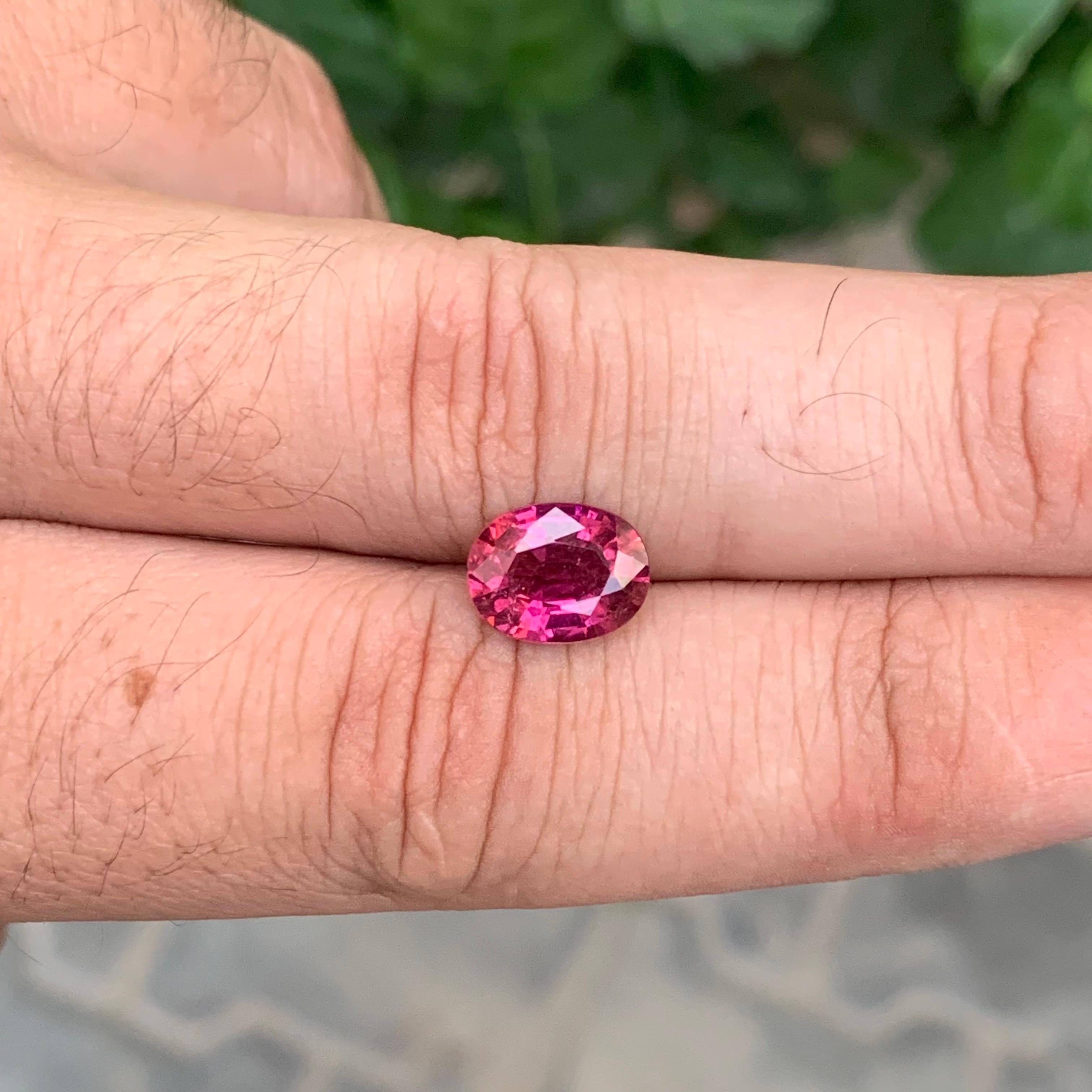 2,10 carati di tormalina rosa marrone naturale sfusa di forma ovale in vendita 2