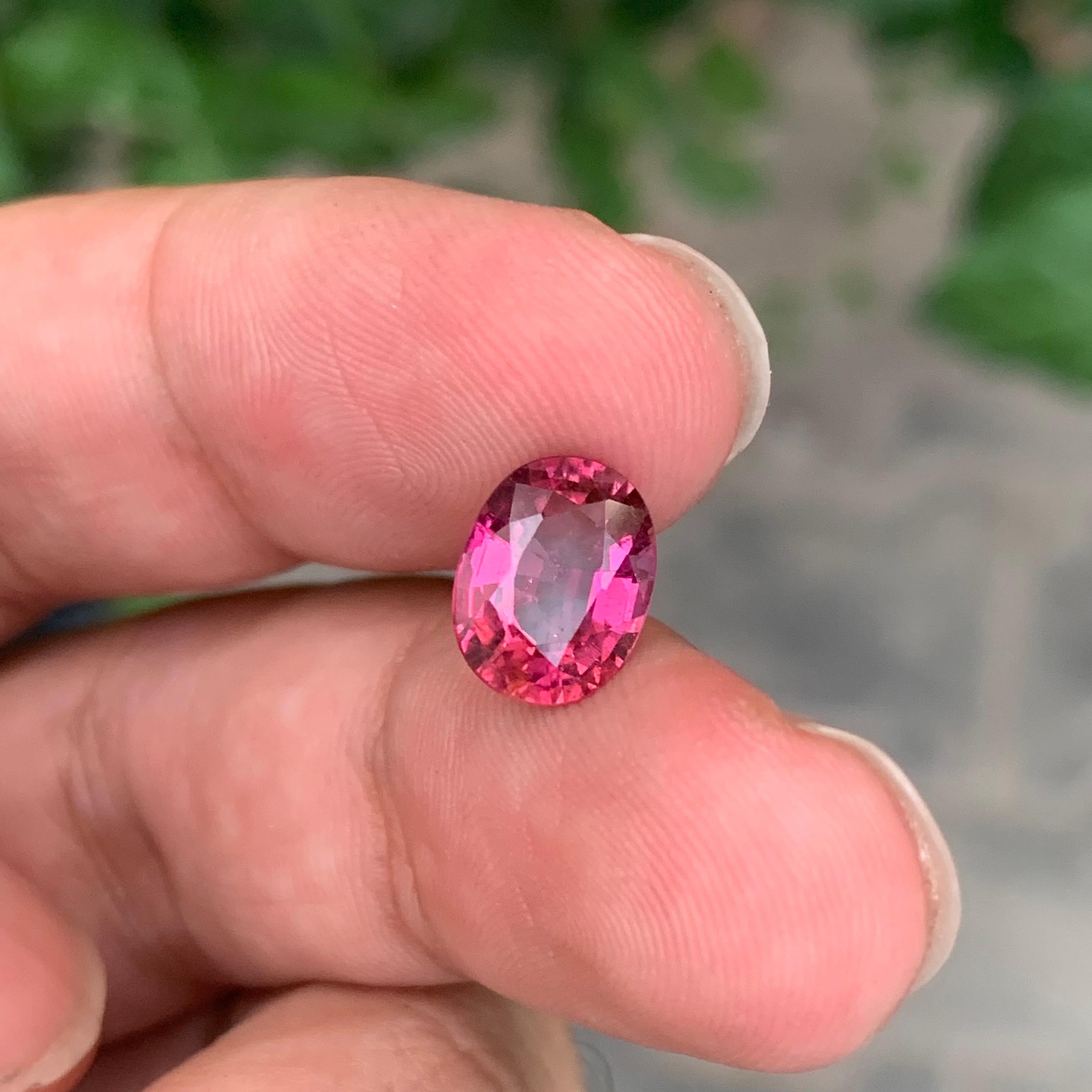2,10 carati di tormalina rosa marrone naturale sfusa di forma ovale in vendita 3