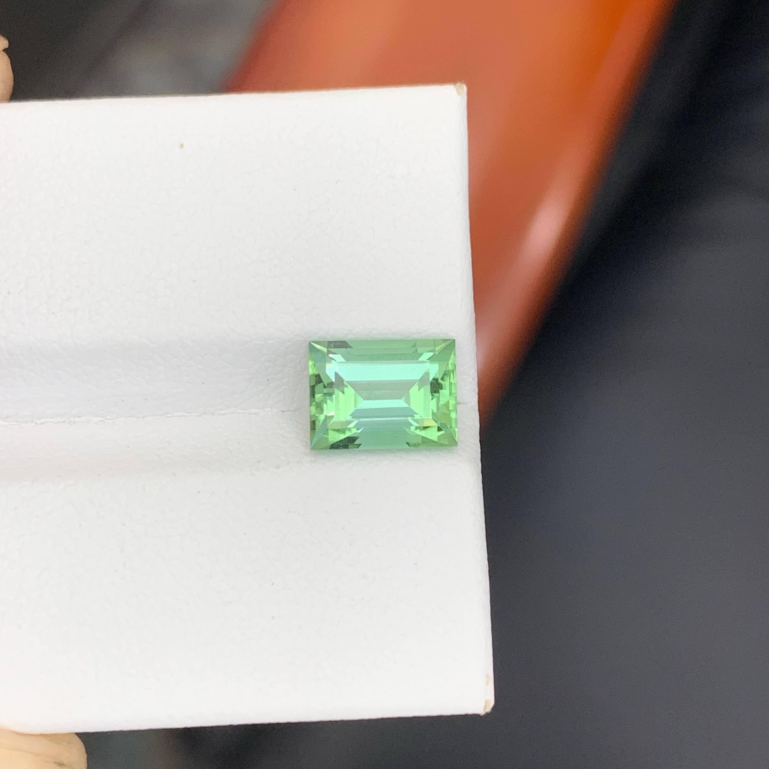 2.10 Carat Natural Loose Mint Green Tourmaline Baguette Cut Afghan Gemstone (pierre précieuse afghane) en vente 3