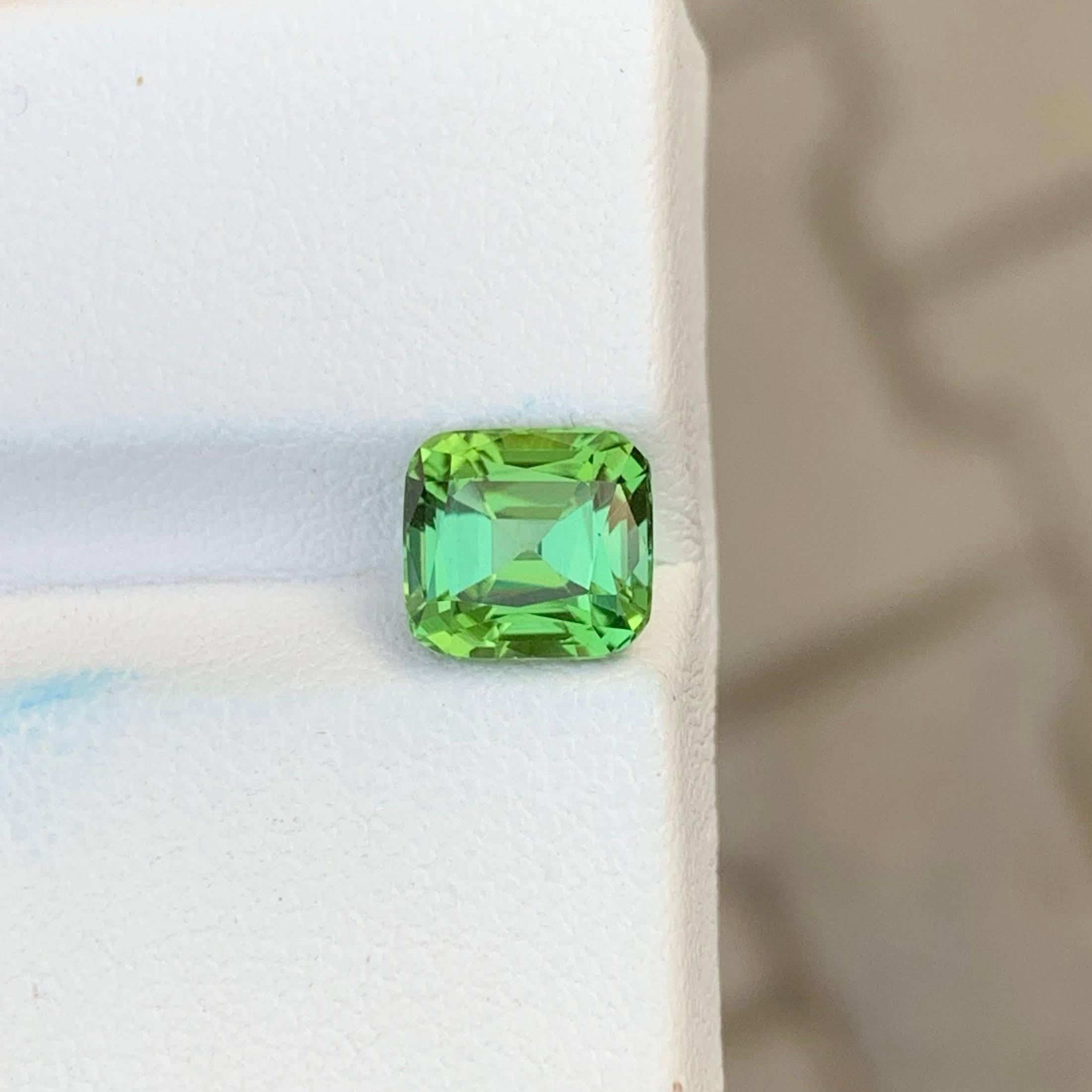 Peso 2,10 carati 
Dimensioni 7,6x7,0x5,3 mm
Trattamento Nessuno 
Origine afgana 
Pulizia degli occhi di chiarezza 
Forma taglio cuscino 




Questa tormalina naturale Greene & Greene dell'Afghanistan da 2,10 carati presenta una rinfrescante tonalità