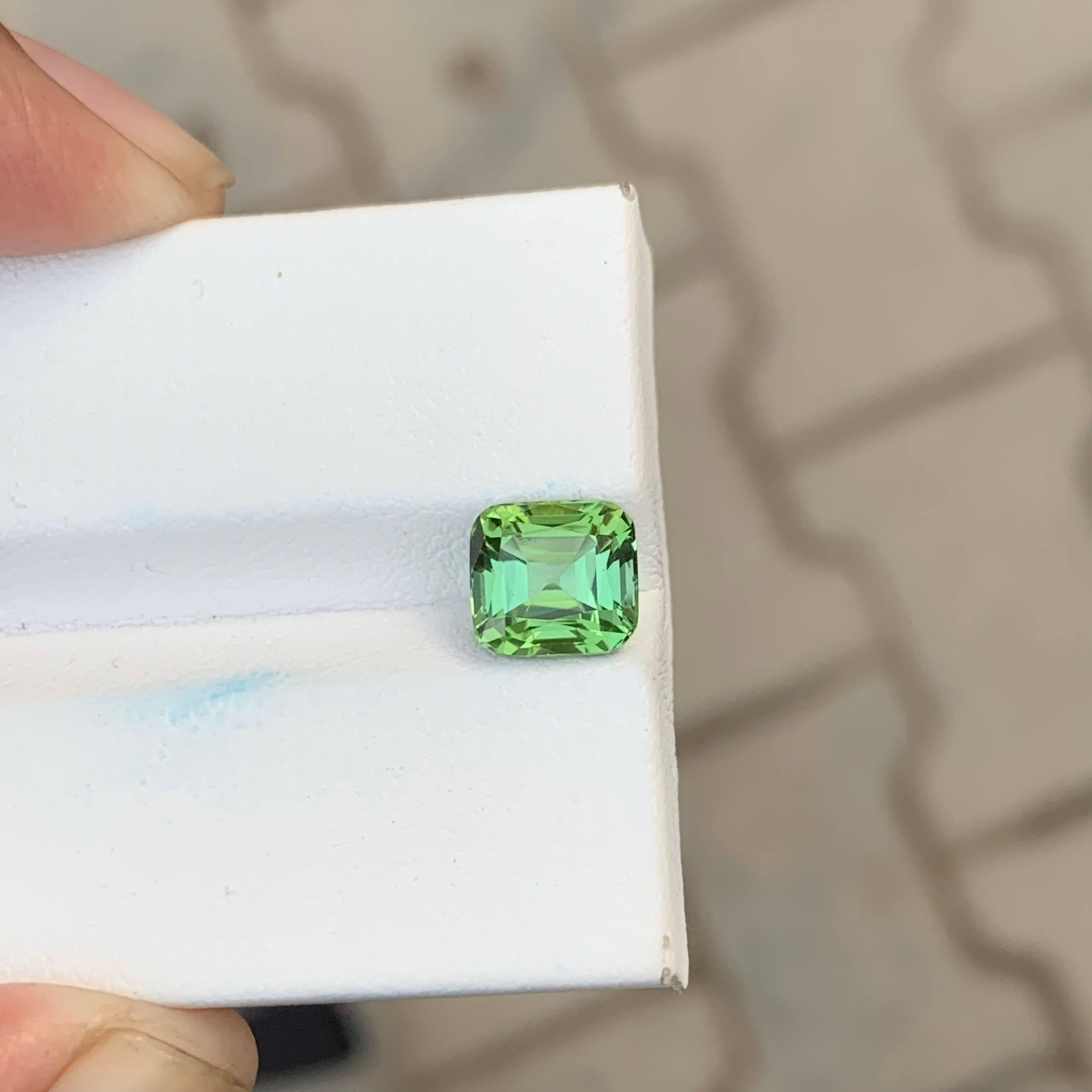2.10 carati di tormalina verde menta naturale sfusa, pietra tagliata a cuscino Gemma afgana In condizioni Nuovo in vendita a Bangkok, TH