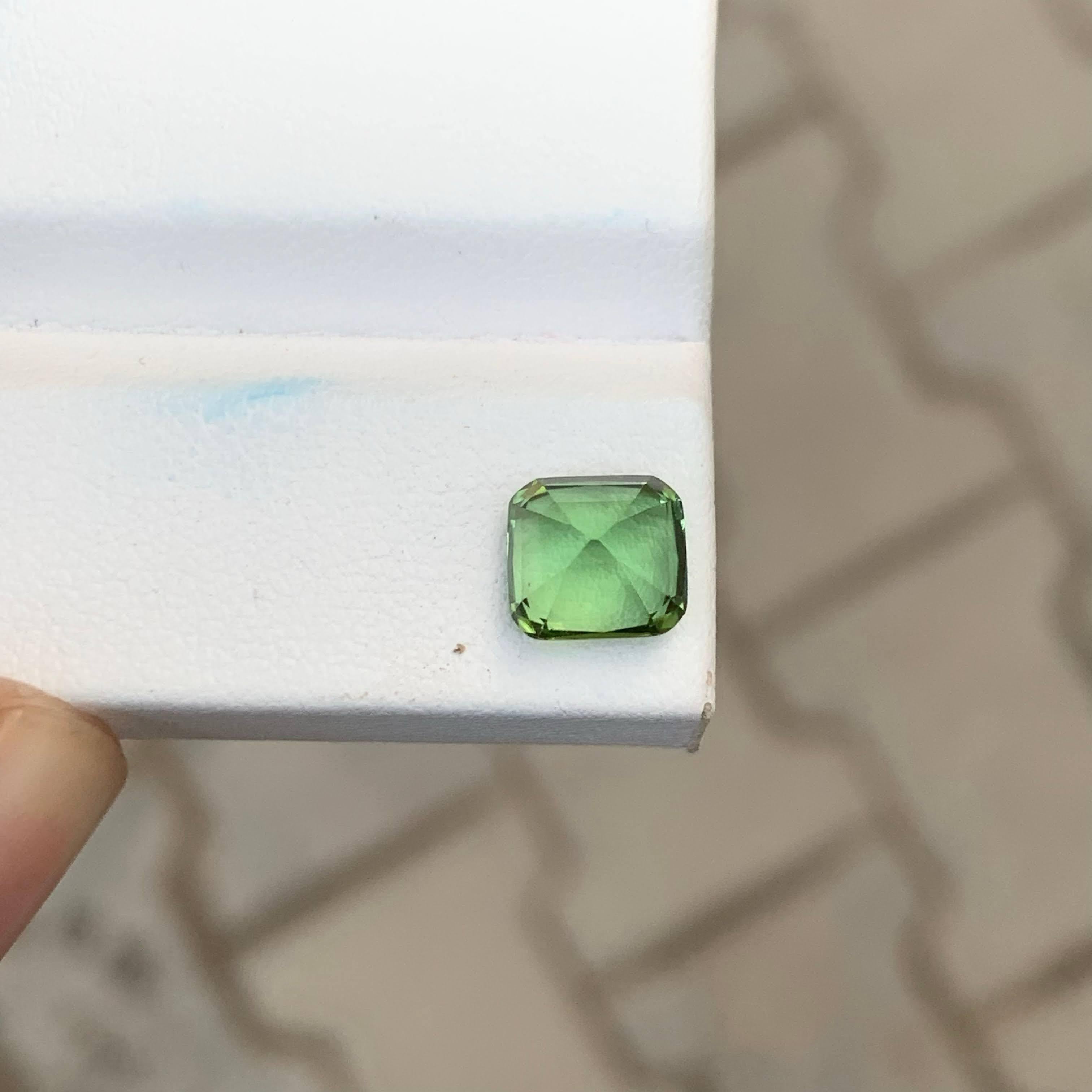 da uomo o donna 2.10 carati di tormalina verde menta naturale sfusa, pietra tagliata a cuscino Gemma afgana in vendita