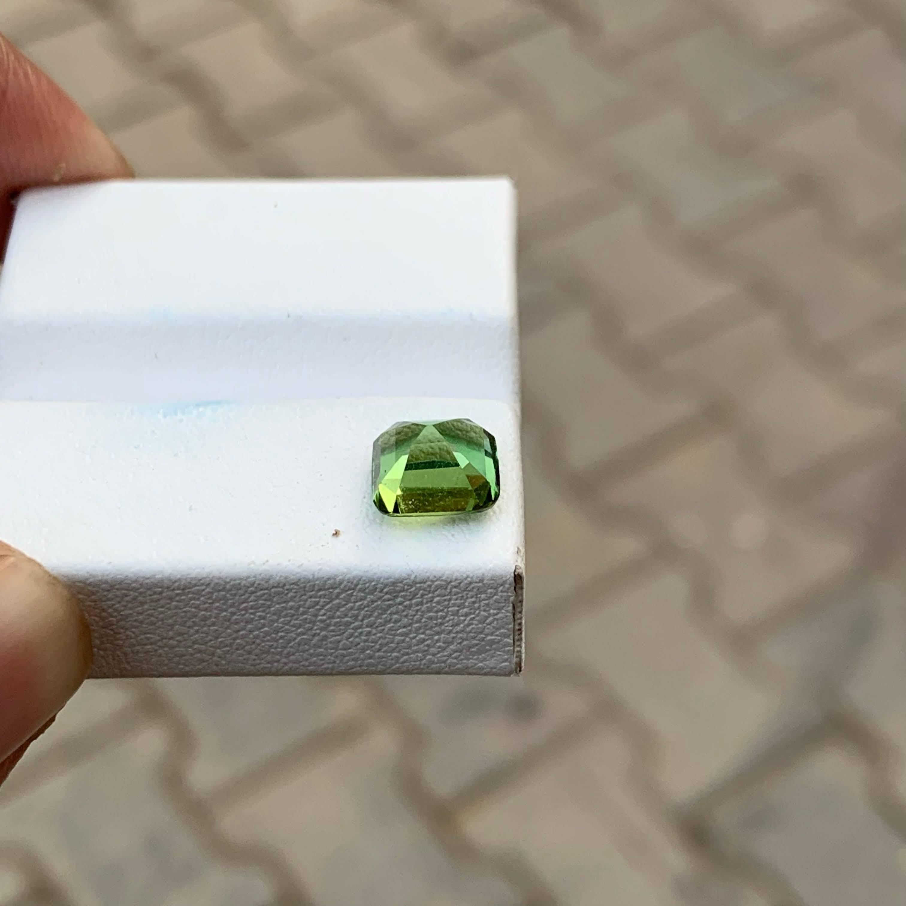 2.10 carati di tormalina verde menta naturale sfusa, pietra tagliata a cuscino Gemma afgana in vendita 1