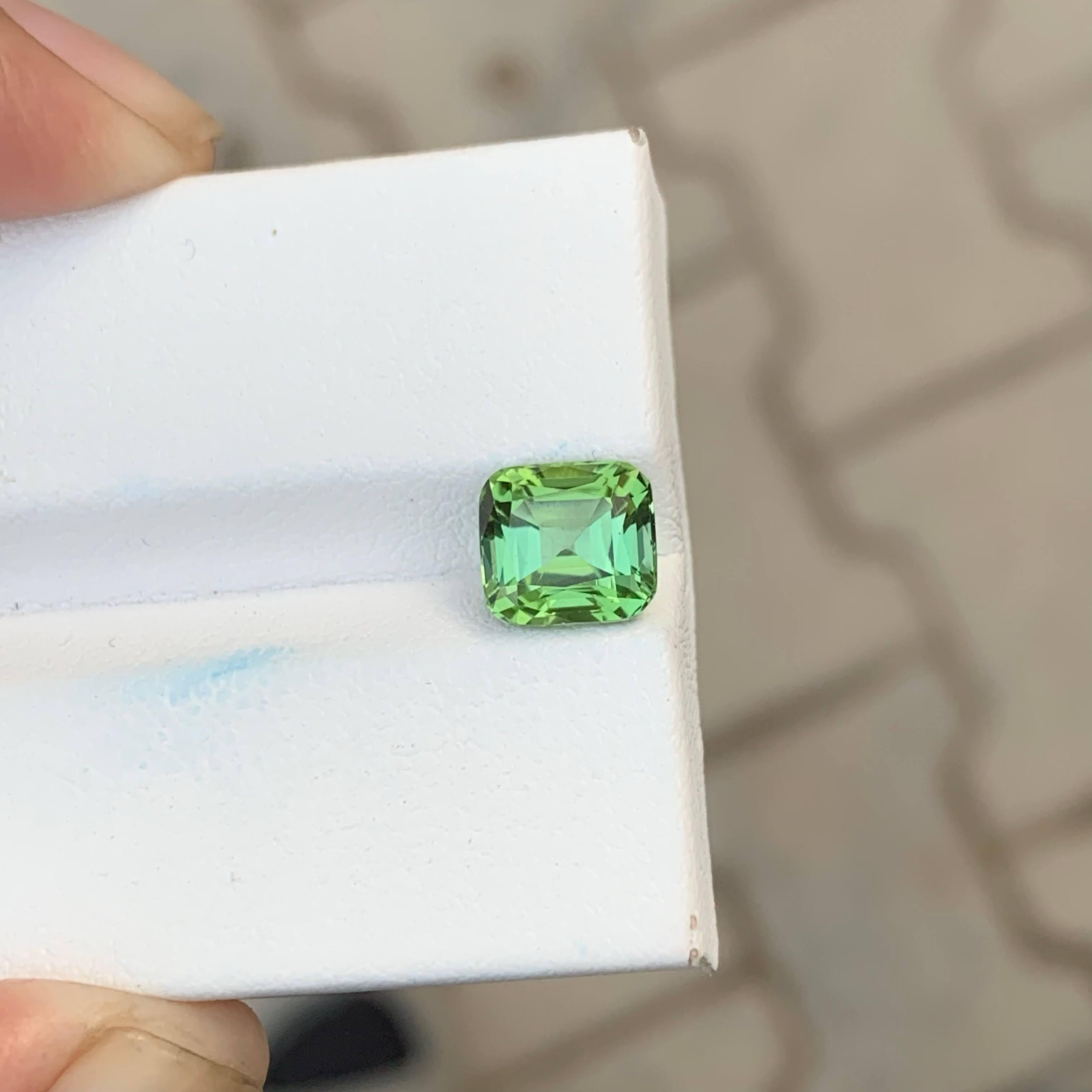 2.10 carati di tormalina verde menta naturale sfusa, pietra tagliata a cuscino Gemma afgana in vendita 2