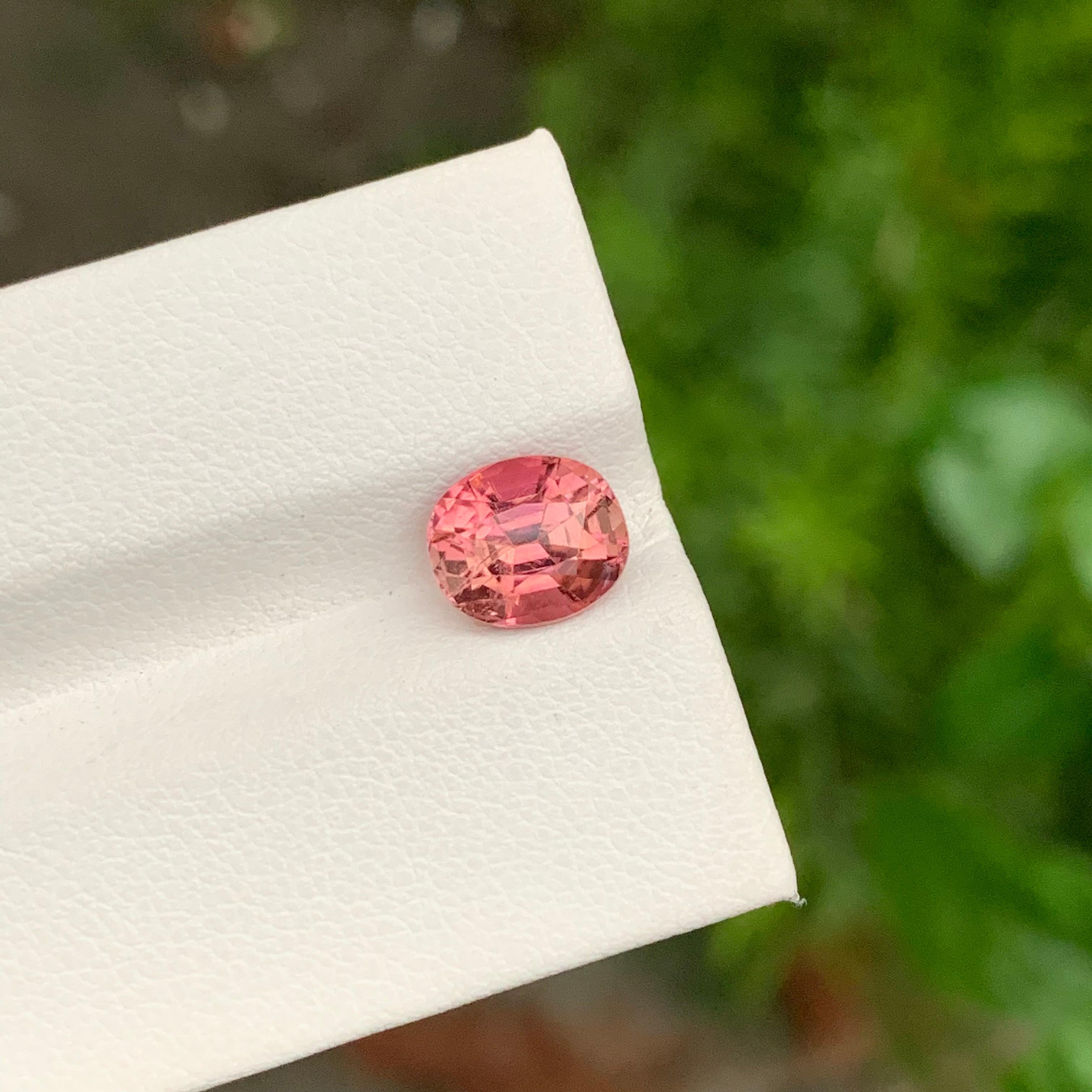 2,10 Karat natürlicher loser pfirsichrosa Turmalin in ovaler Form für Ring (Arts and Crafts) im Angebot