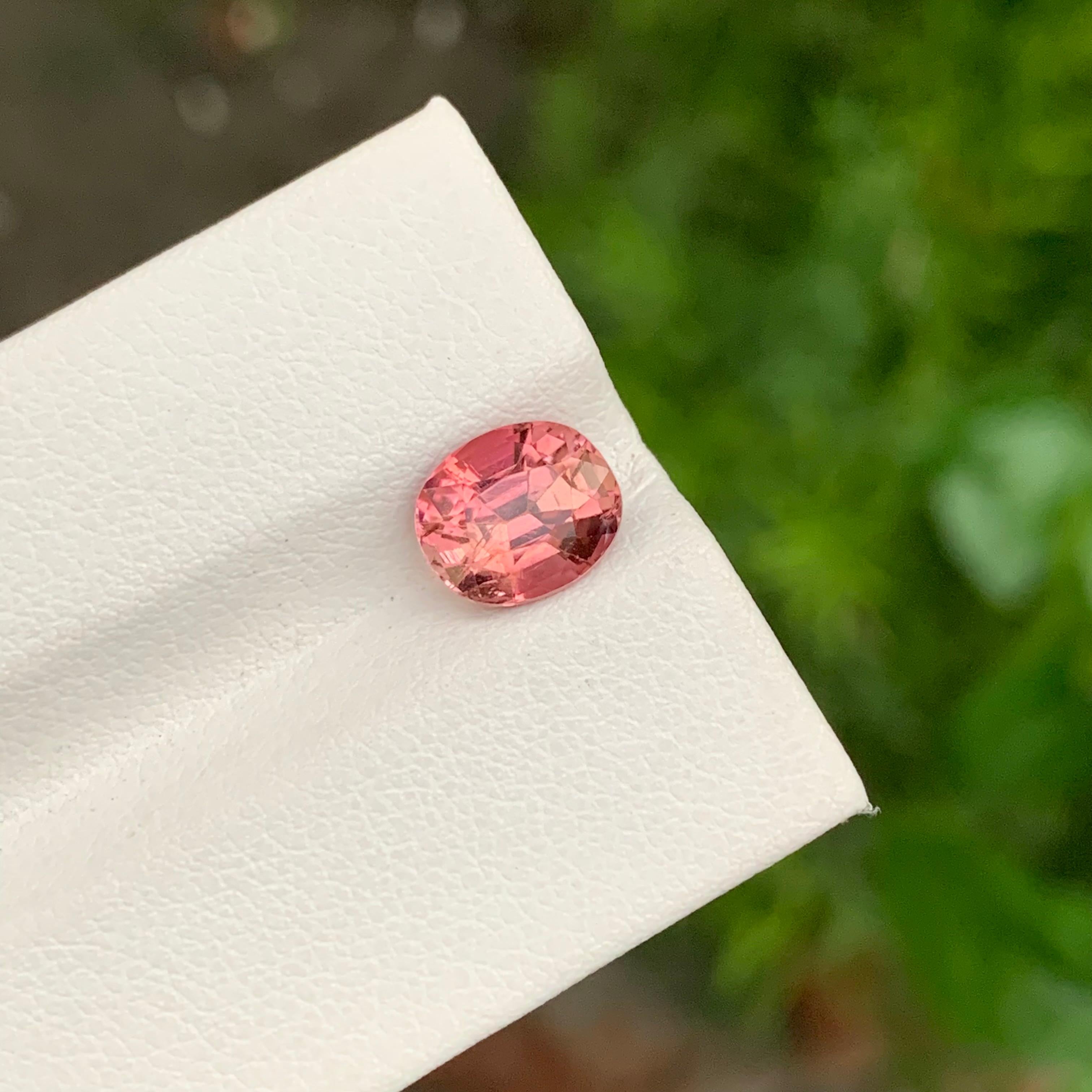 2,10 Karat natürlicher loser pfirsichrosa Turmalin in ovaler Form für Ring (Ovalschliff) im Angebot
