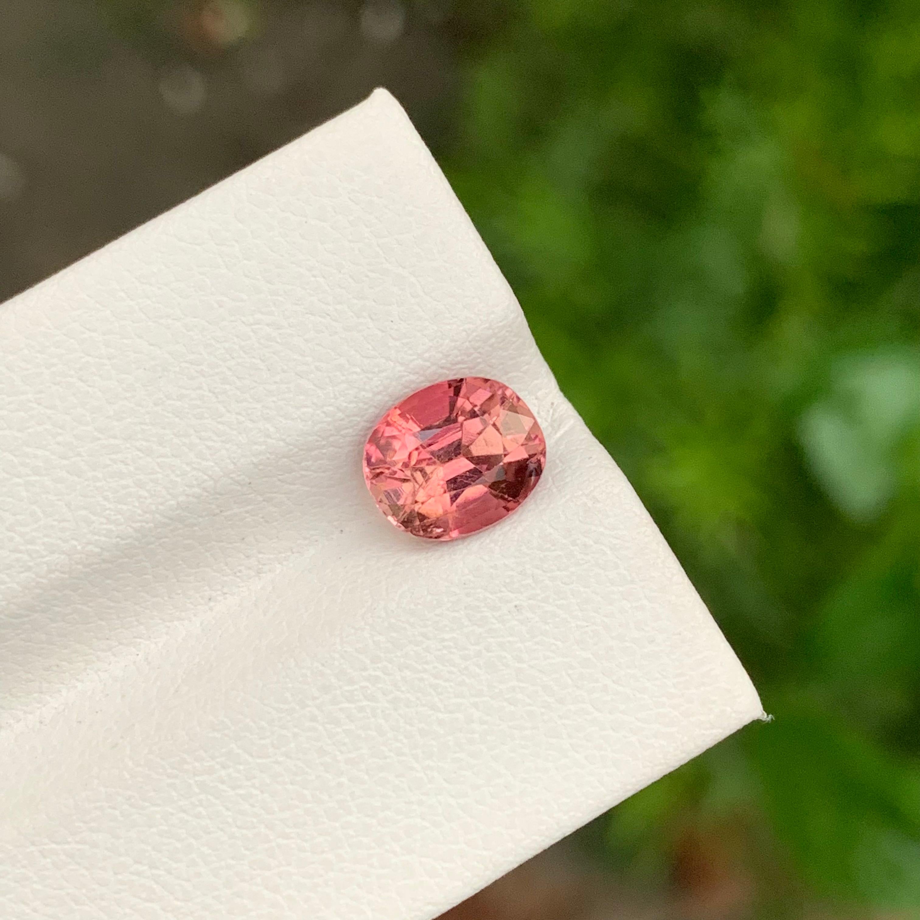 2,10 Karat natürlicher loser pfirsichrosa Turmalin in ovaler Form für Ring im Zustand „Neu“ im Angebot in Peshawar, PK