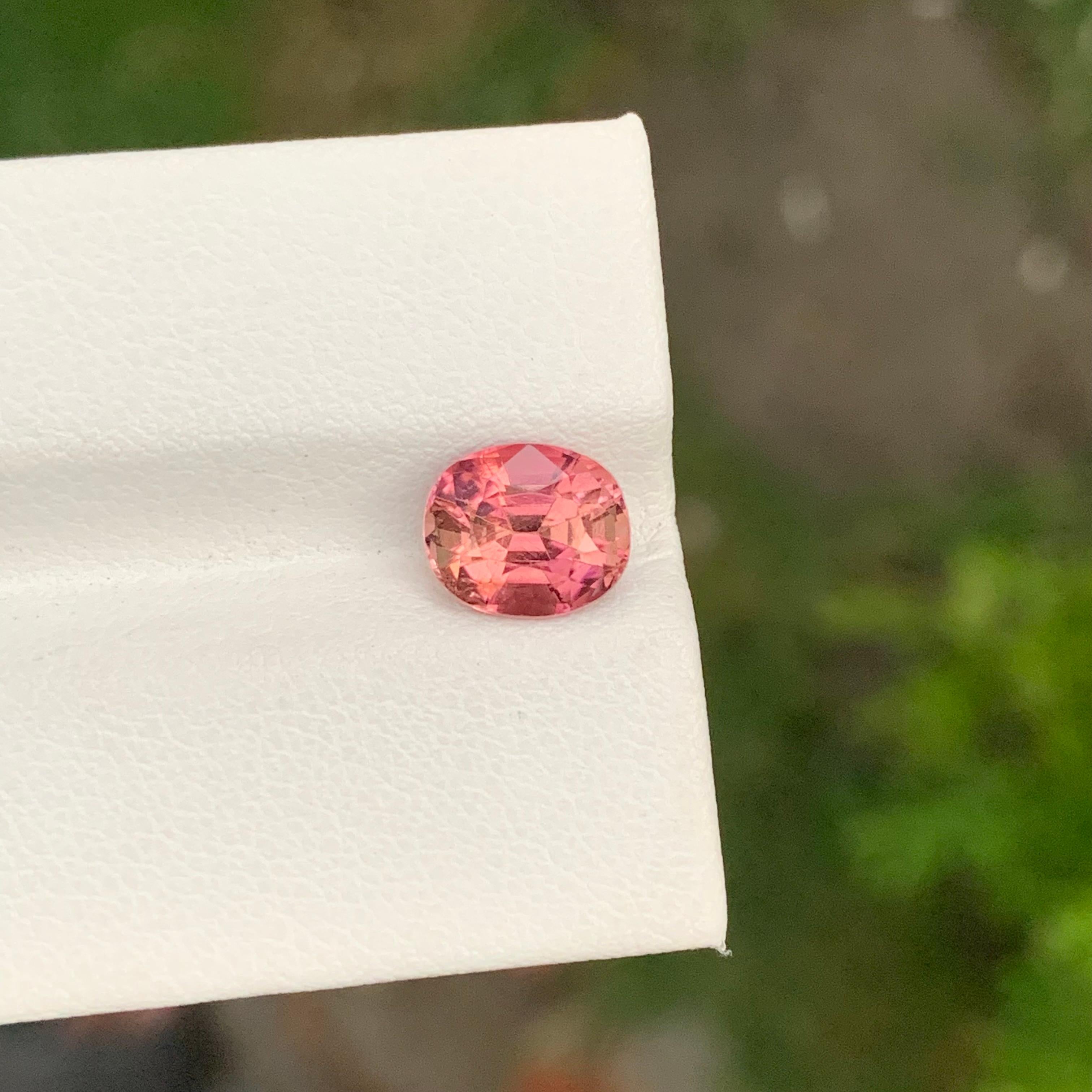 2,10 Karat natürlicher loser pfirsichrosa Turmalin in ovaler Form für Ring im Angebot 1