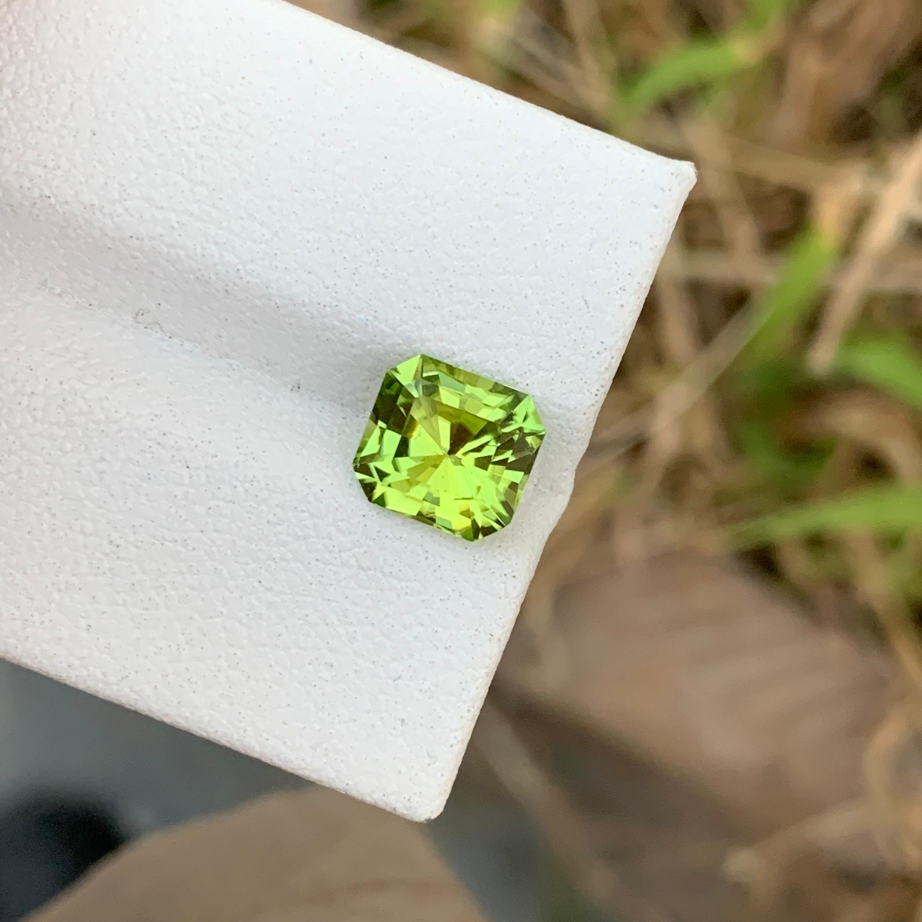 2.10 Carat Natural Loose Peridot Emerald Shape Gem From Earth Mine  In New Condition For Sale In Peshawar, PK