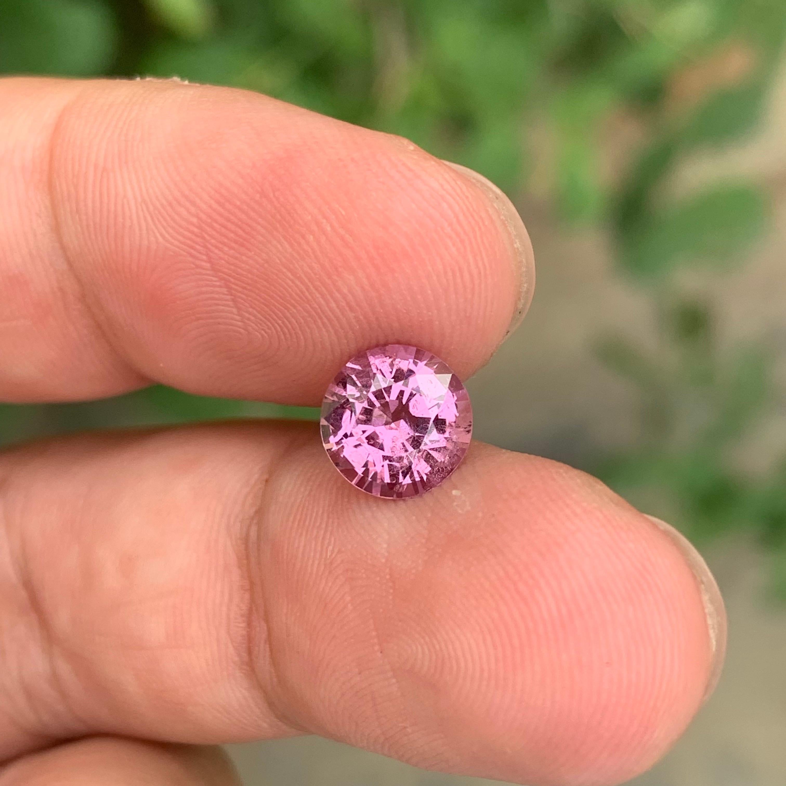 2.10 Carat Natural Loose Pink Spinel Gemstone From Tanzanian Mine en vente 4