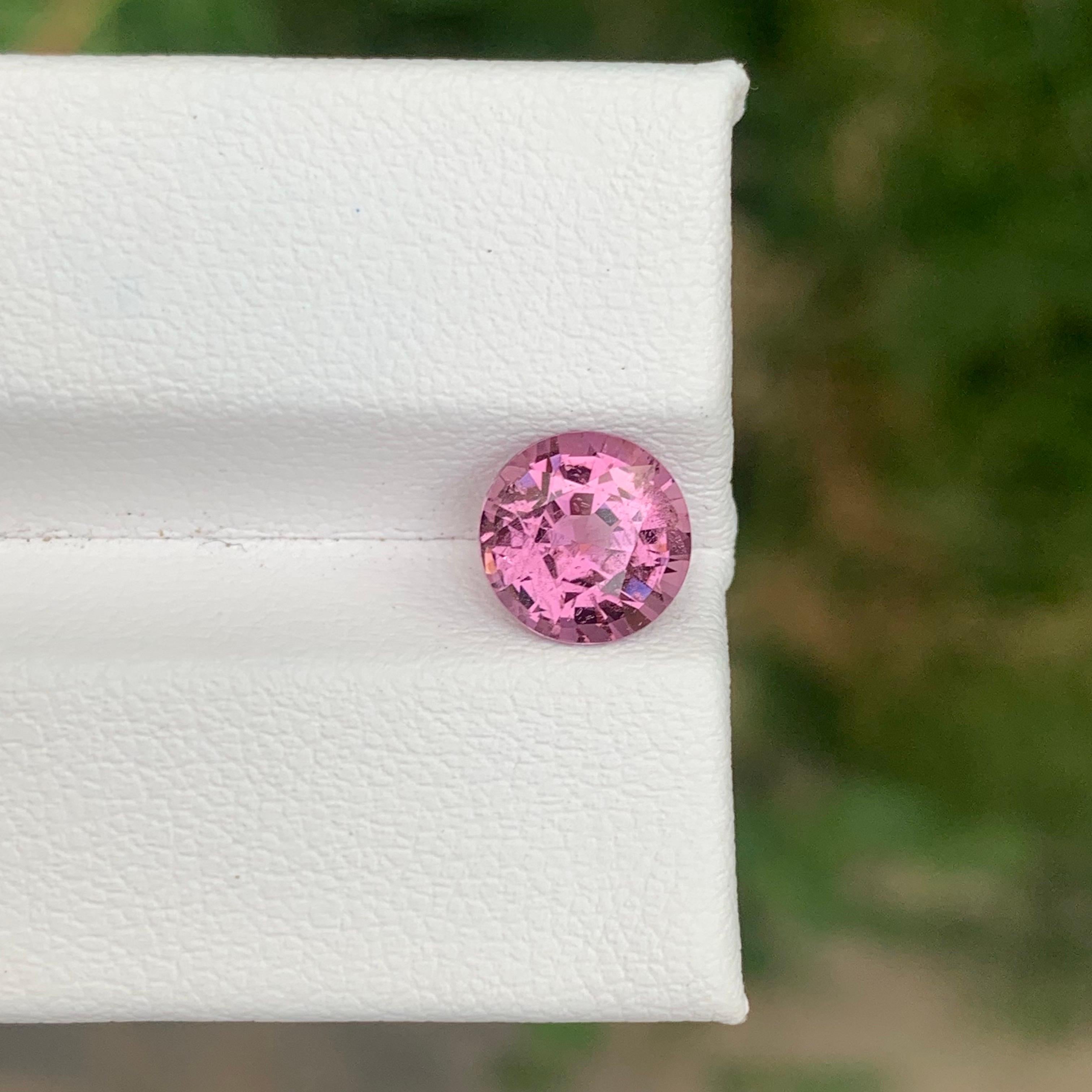 Arts and Crafts 2.10 Carat Natural Loose Pink Spinel Gemstone From Tanzanian Mine en vente