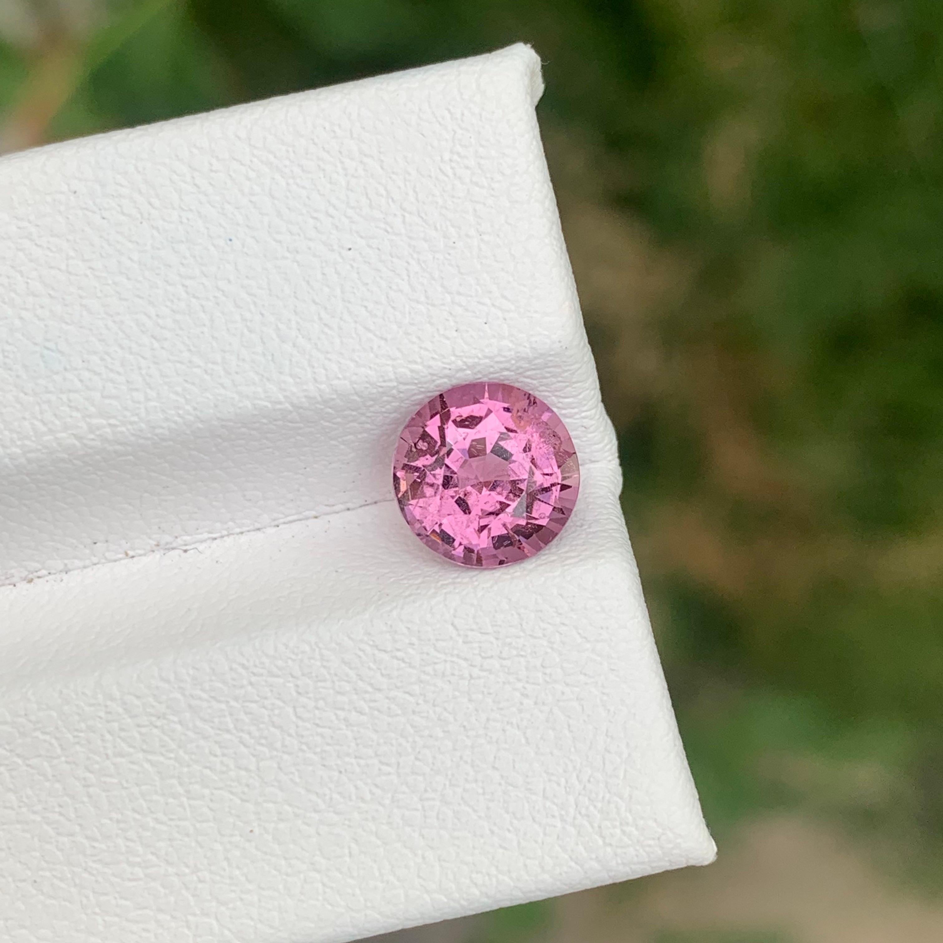 2.10 Carat Natural Loose Pink Spinel Gemstone From Tanzanian Mine en vente 1