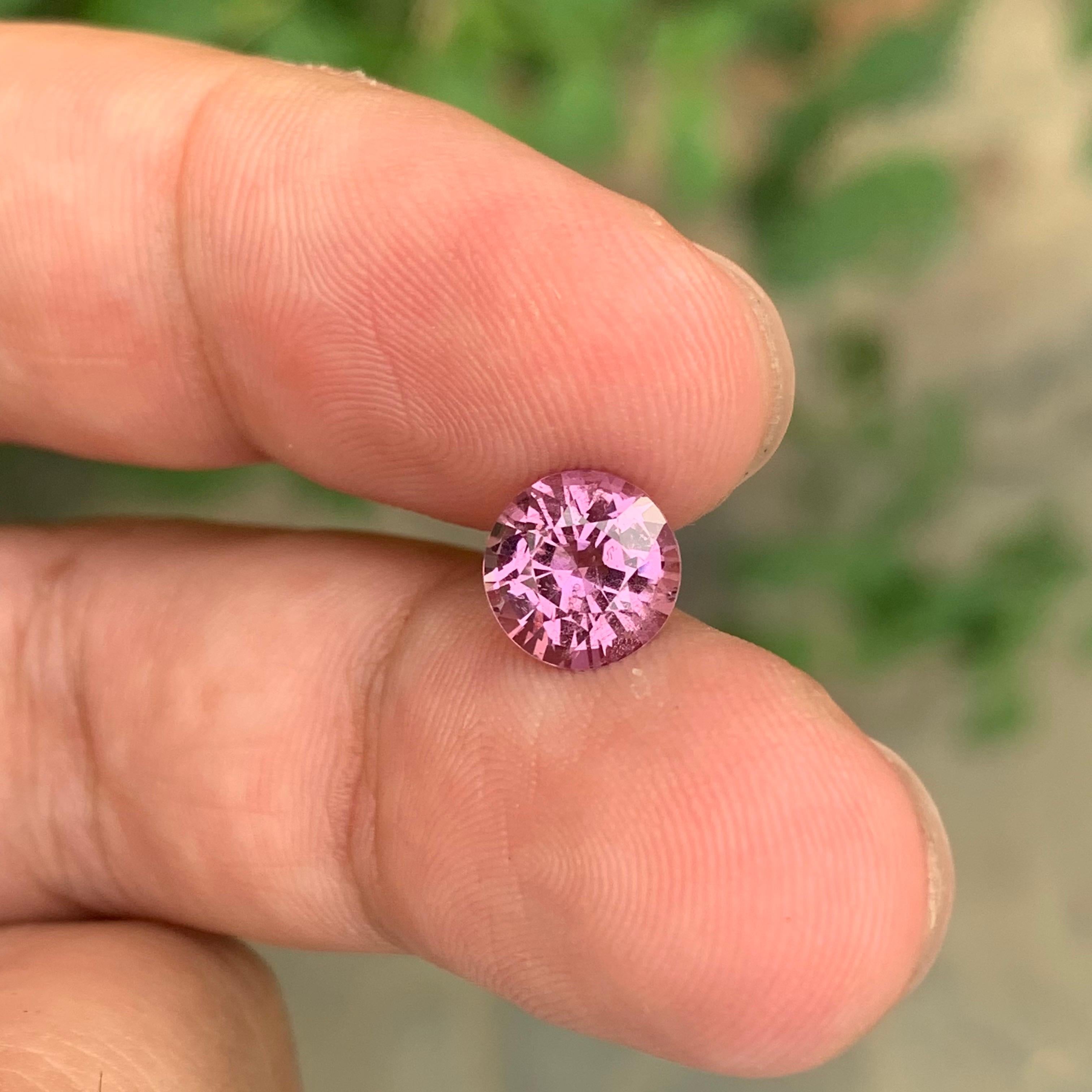2.10 Carat Natural Loose Pink Spinel Gemstone From Tanzanian Mine en vente 3