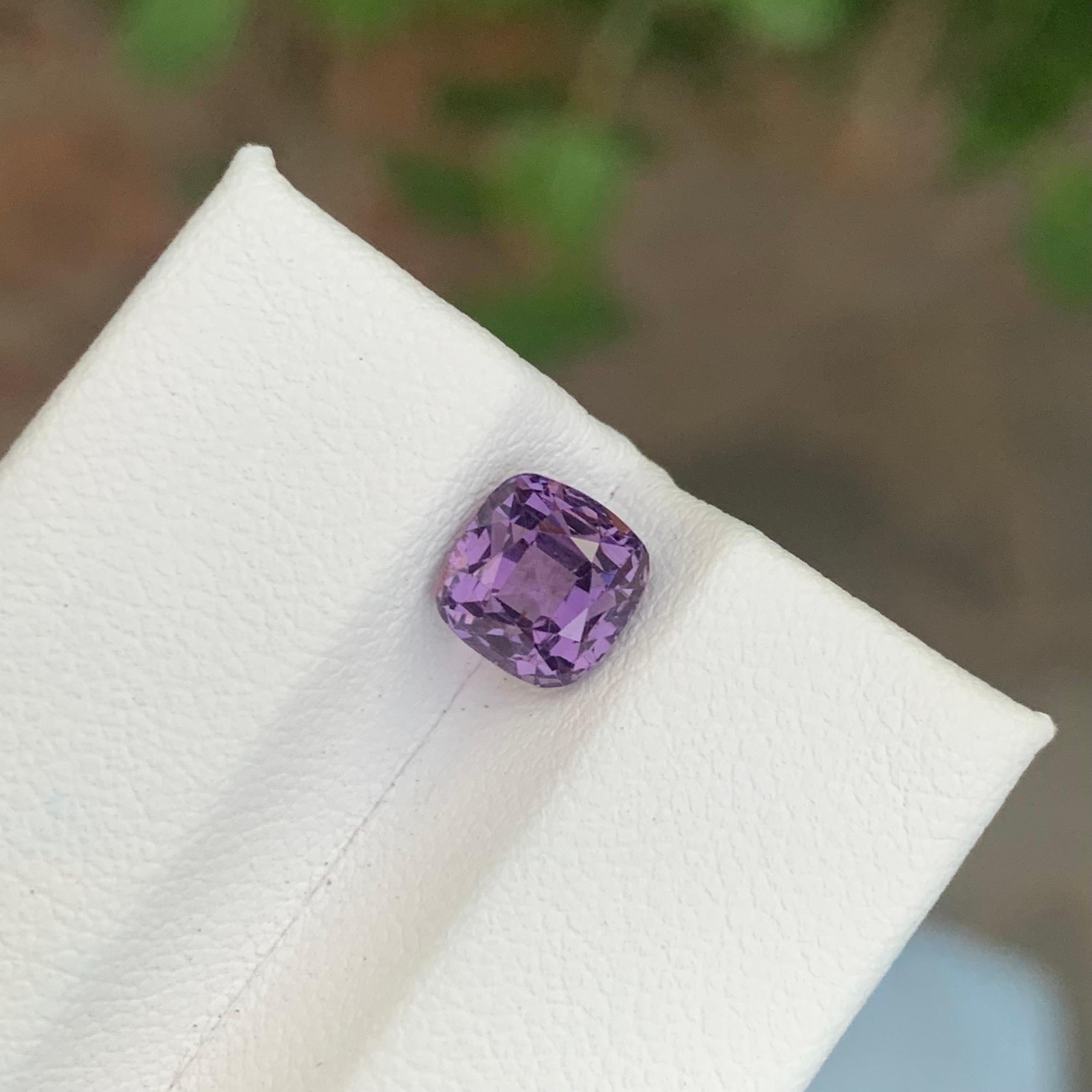 2.10 quilates de espinela púrpura natural suelta en forma de cojín Corte cojín en venta