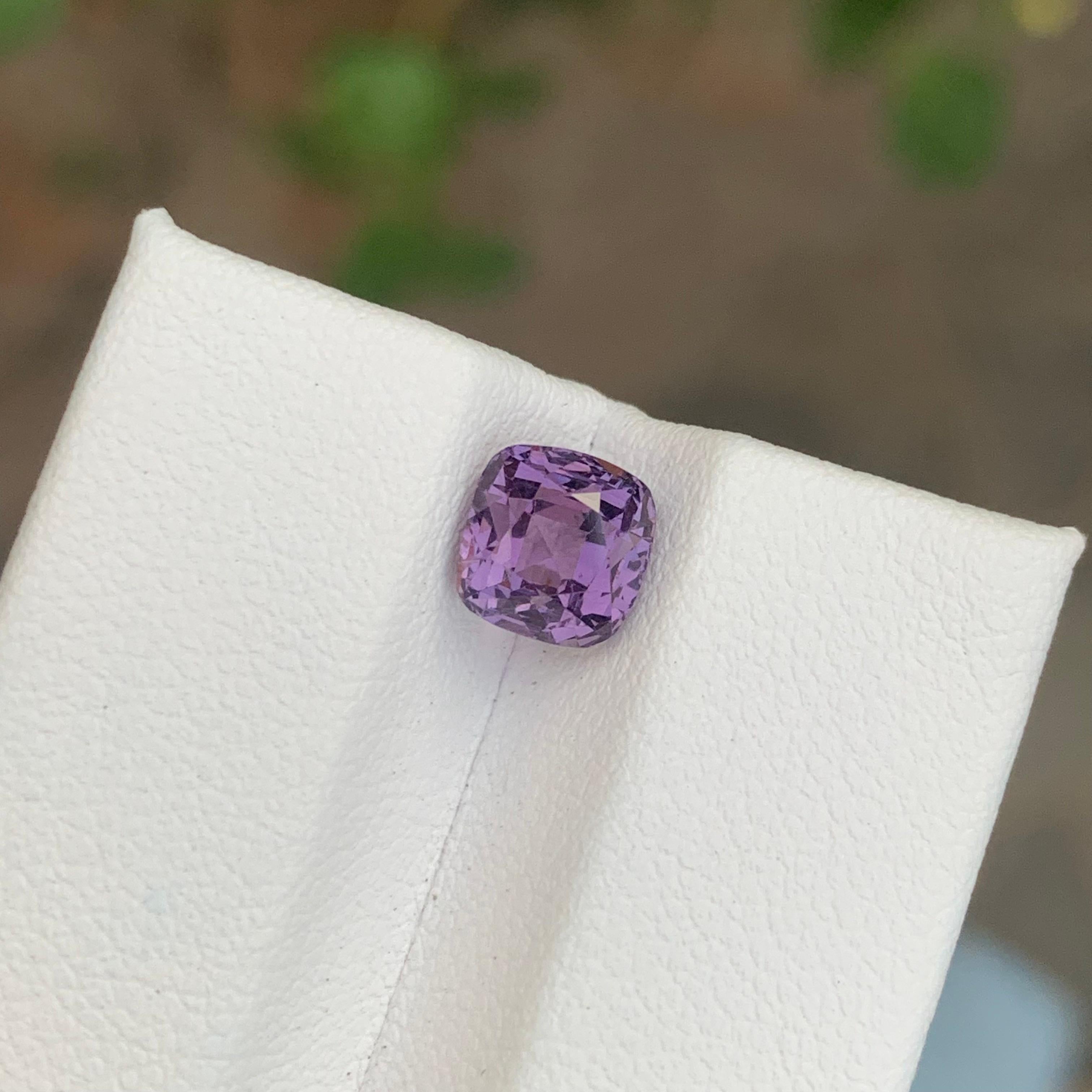 2.10 quilates de espinela púrpura natural suelta en forma de cojín en Nuevo estado para la venta en Peshawar, PK