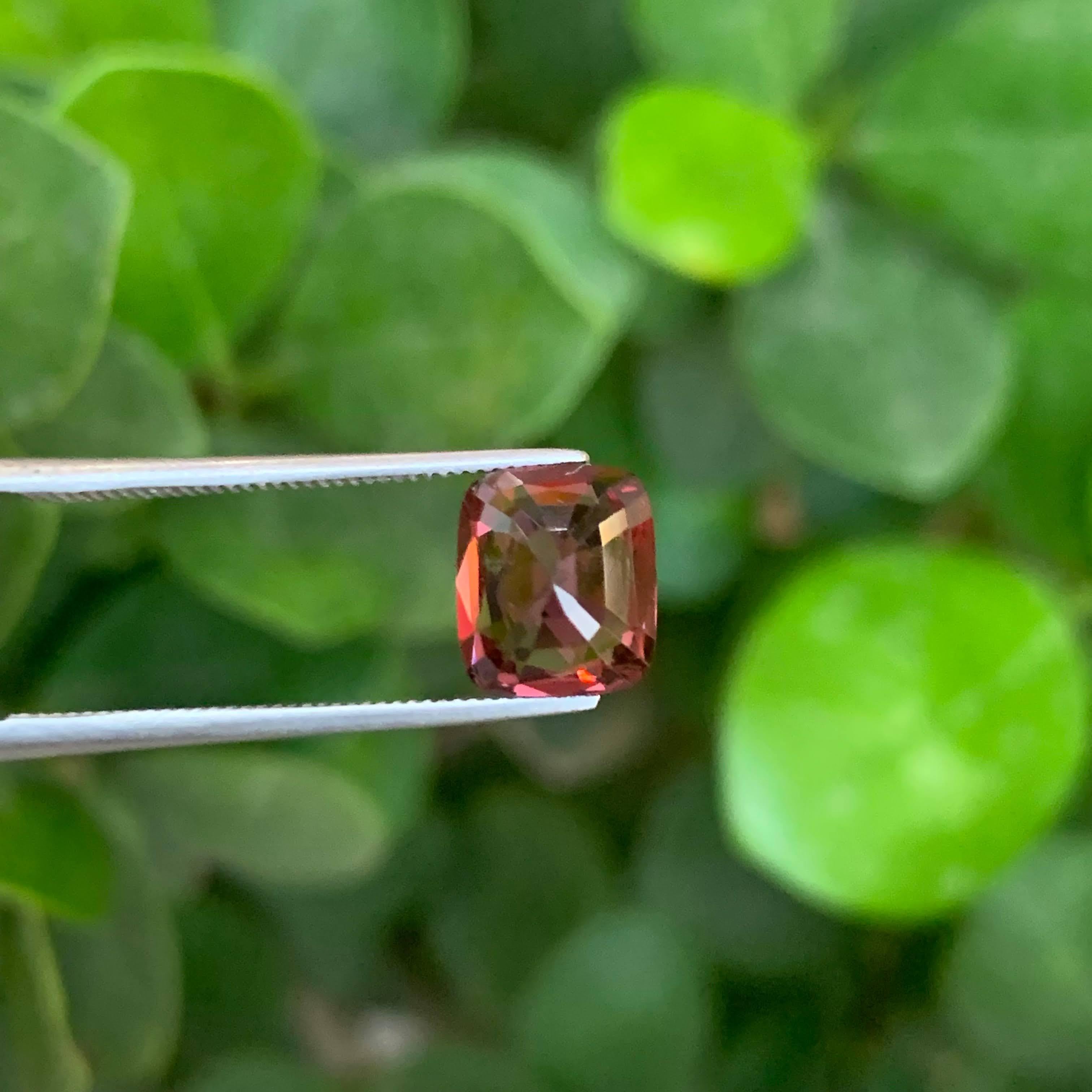 Moderno 2,10 Carati di Spinello arancione rossastro naturale sfuso con taglio a cuscino Gemma birmana in vendita