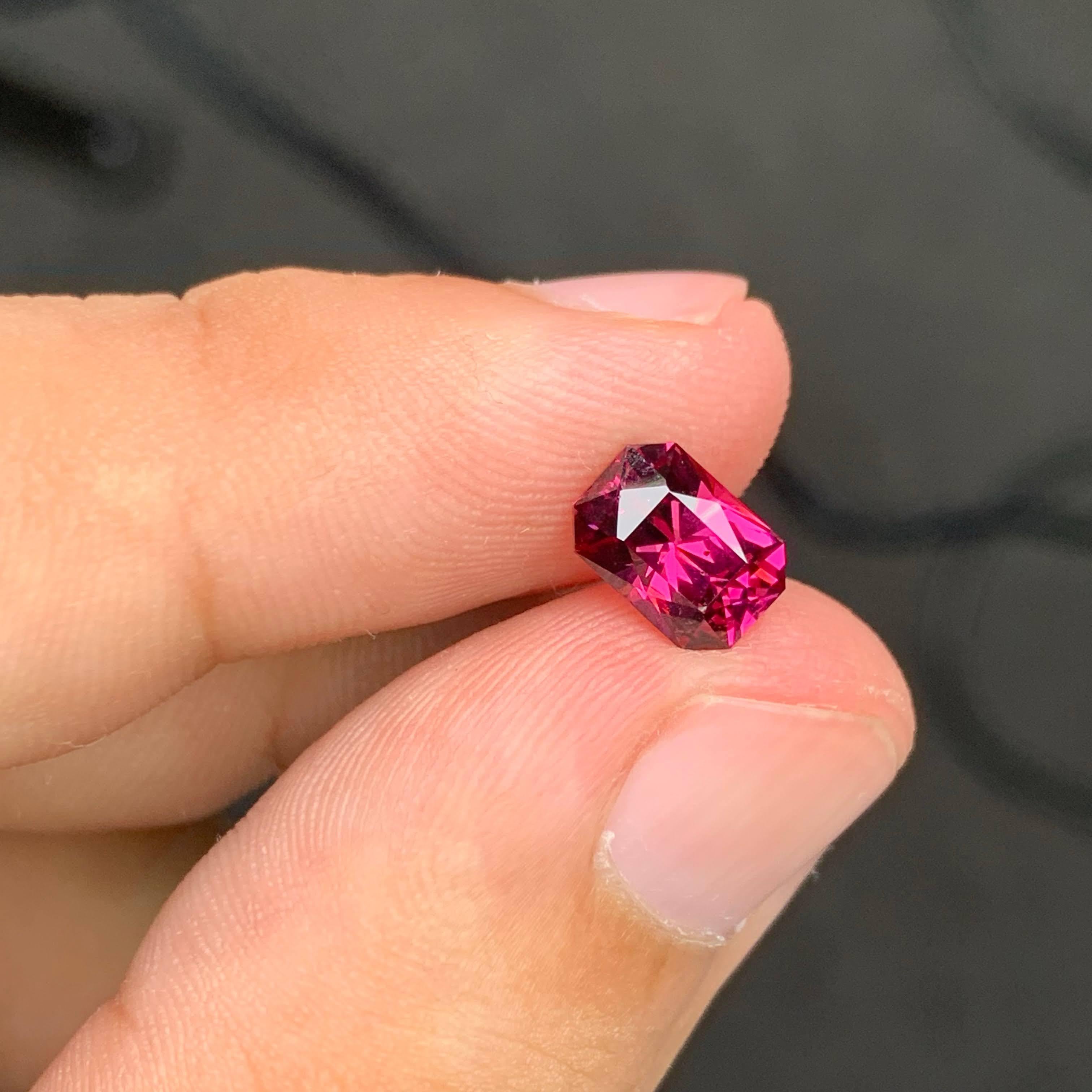 2,10 carati di granato rosa rossastro sciolto naturale tagliato a forbice Gemma del Madagascar in vendita 4