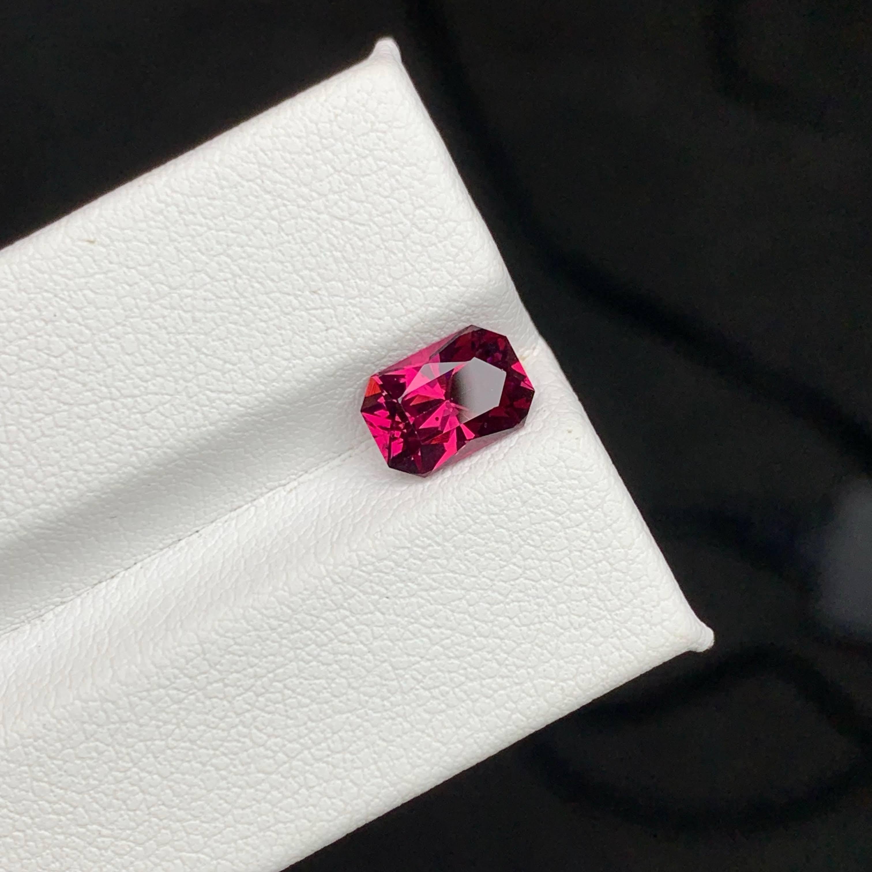 Taglio misto 2,10 carati di granato rosa rossastro sciolto naturale tagliato a forbice Gemma del Madagascar in vendita