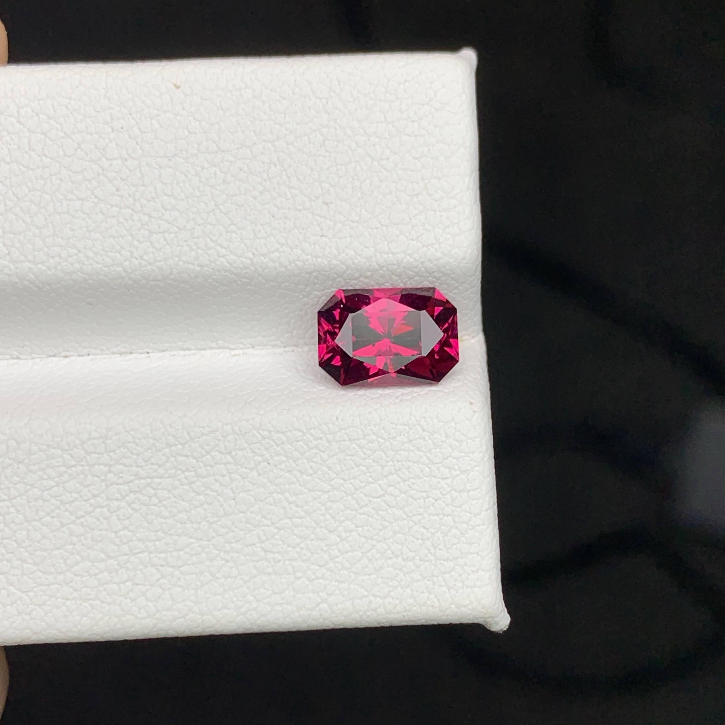 2,10 carati di granato rosa rossastro sciolto naturale tagliato a forbice Gemma del Madagascar In condizioni Nuovo in vendita a Bangkok, TH