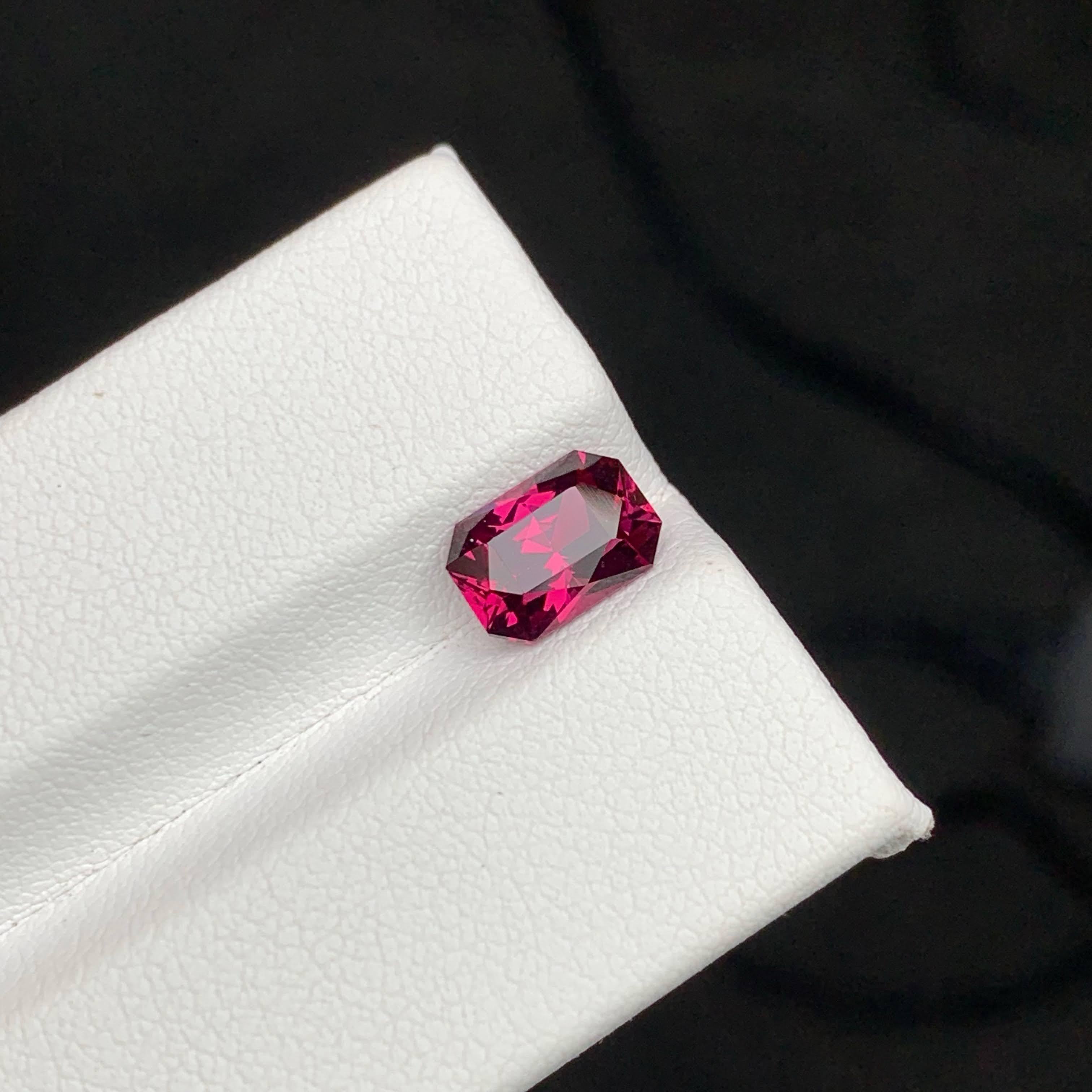 da uomo o donna 2,10 carati di granato rosa rossastro sciolto naturale tagliato a forbice Gemma del Madagascar in vendita