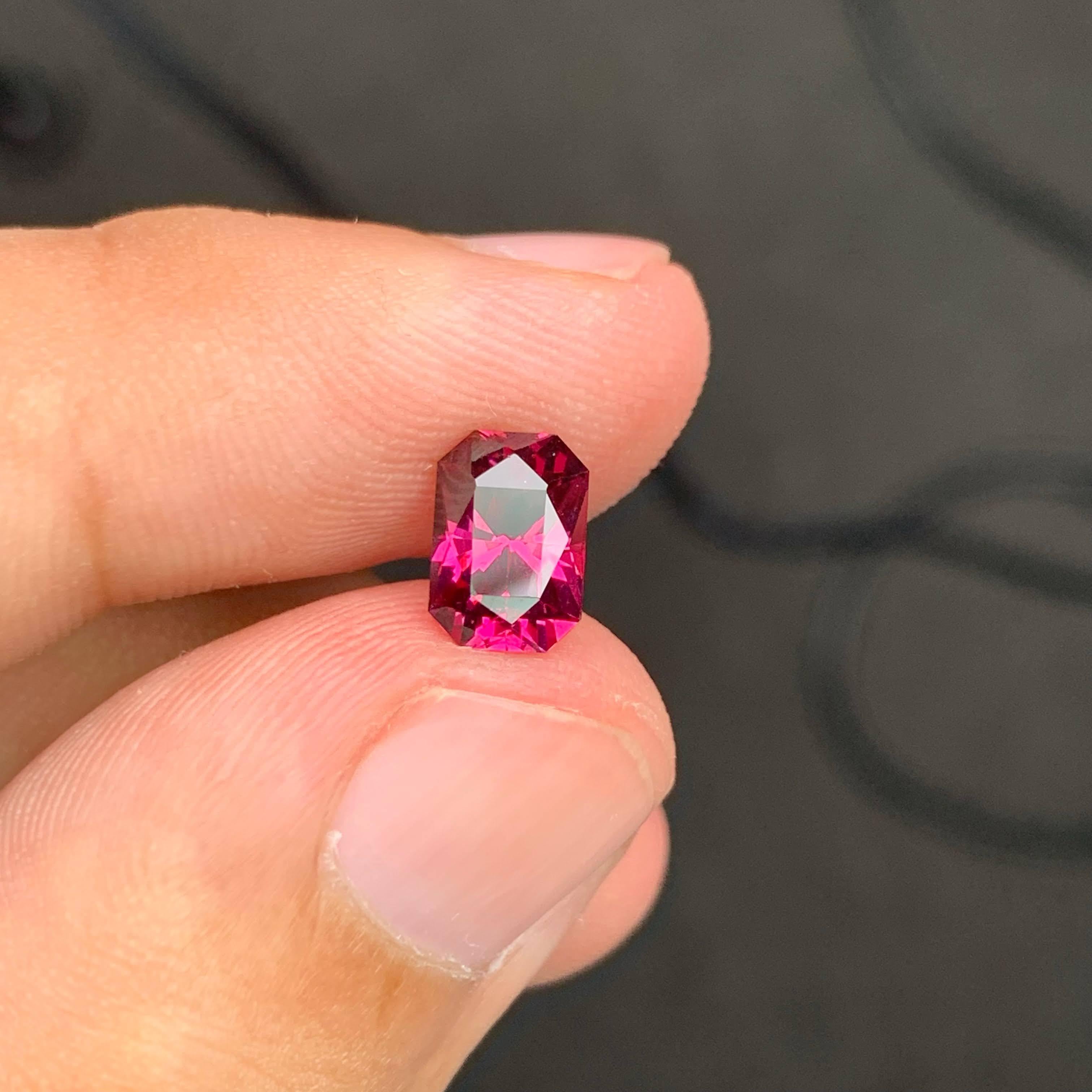 2,10 carati di granato rosa rossastro sciolto naturale tagliato a forbice Gemma del Madagascar in vendita 2