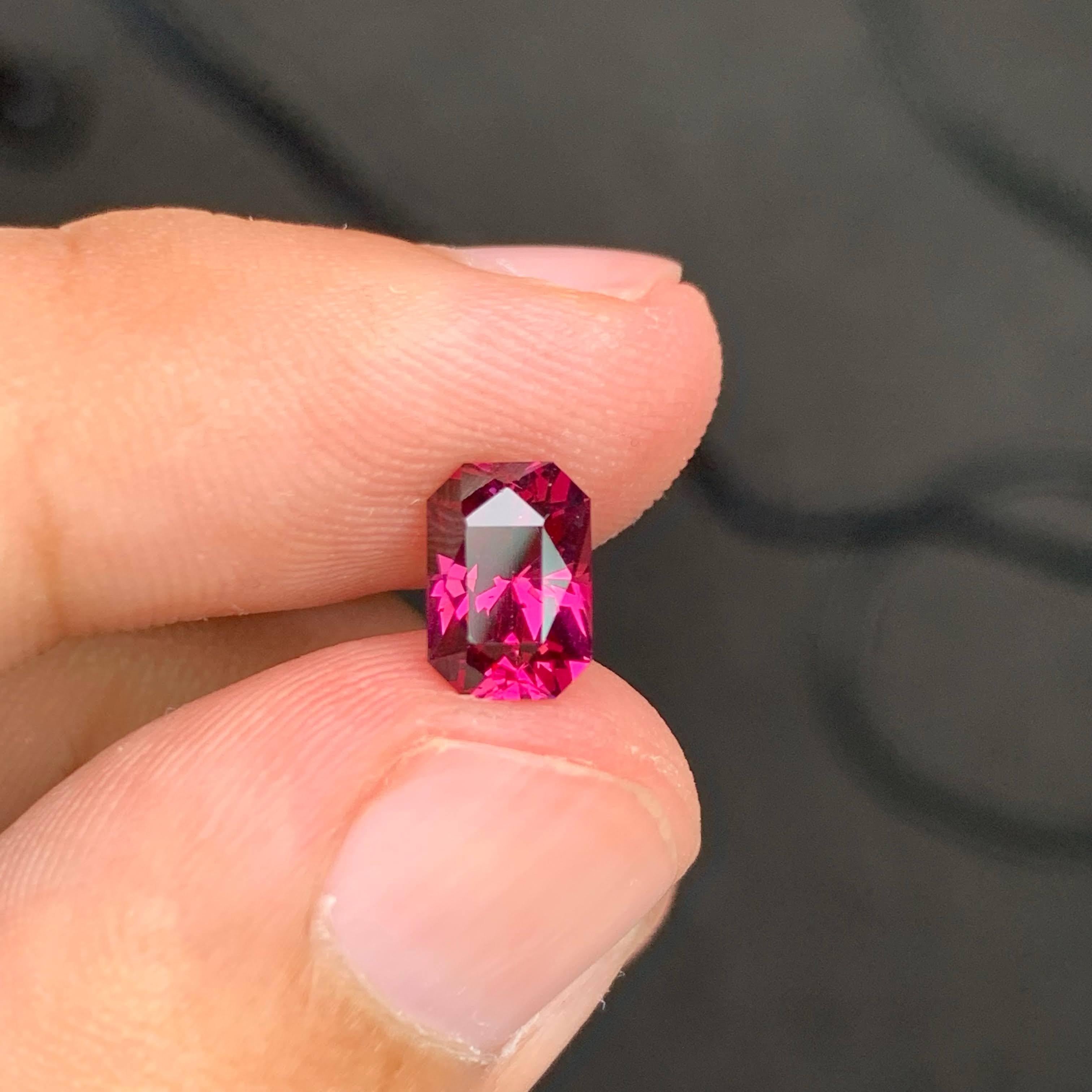 2,10 carati di granato rosa rossastro sciolto naturale tagliato a forbice Gemma del Madagascar in vendita 3