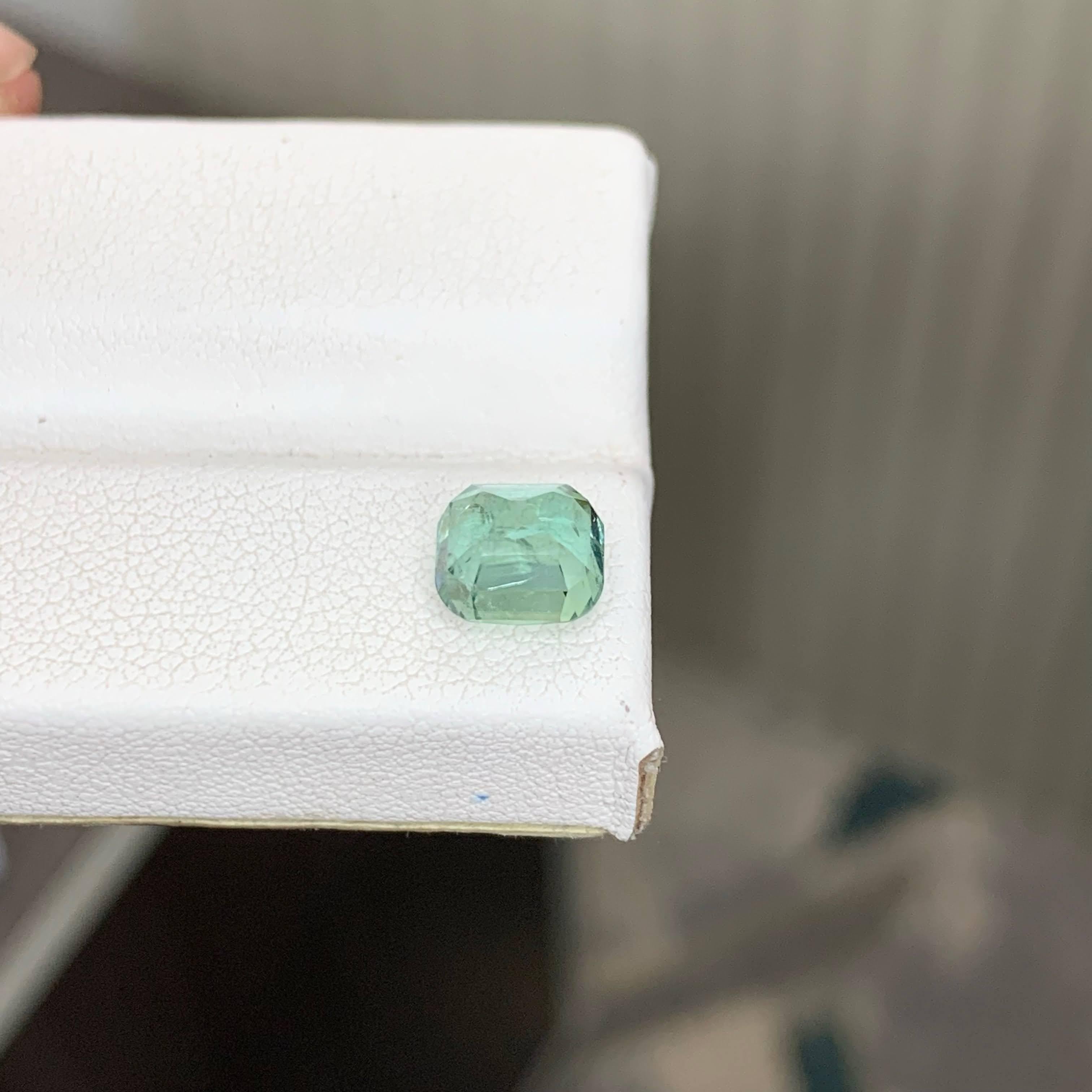 Moderne 2.10 Carat Natural Loose Sea Foam Color Tourmaline Cushion Cut Afghan Gemstone (pierre précieuse afghane) en vente