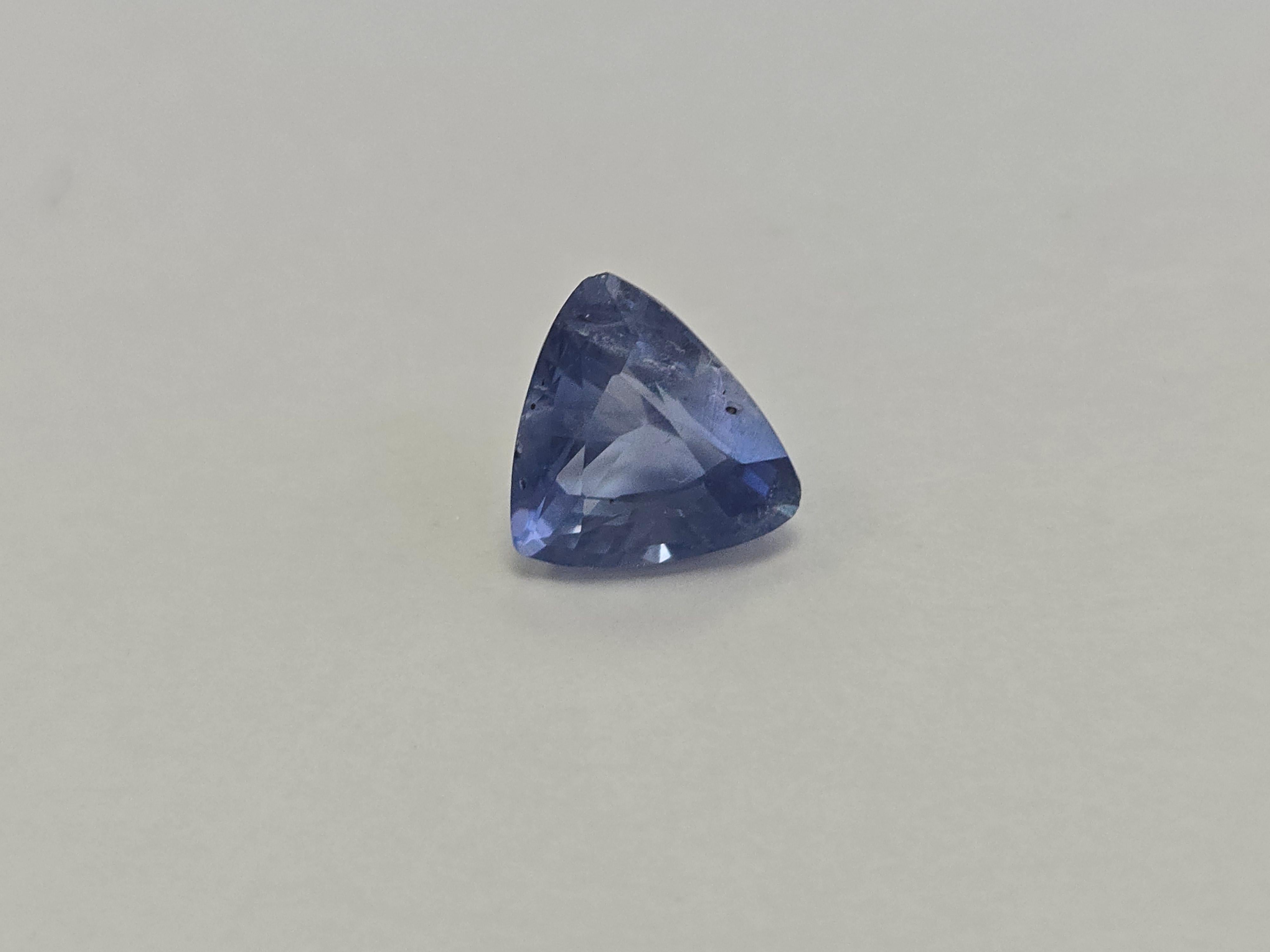 Zaffiro Trangle-Cut da 2,10 carati naturali in vendita 2
