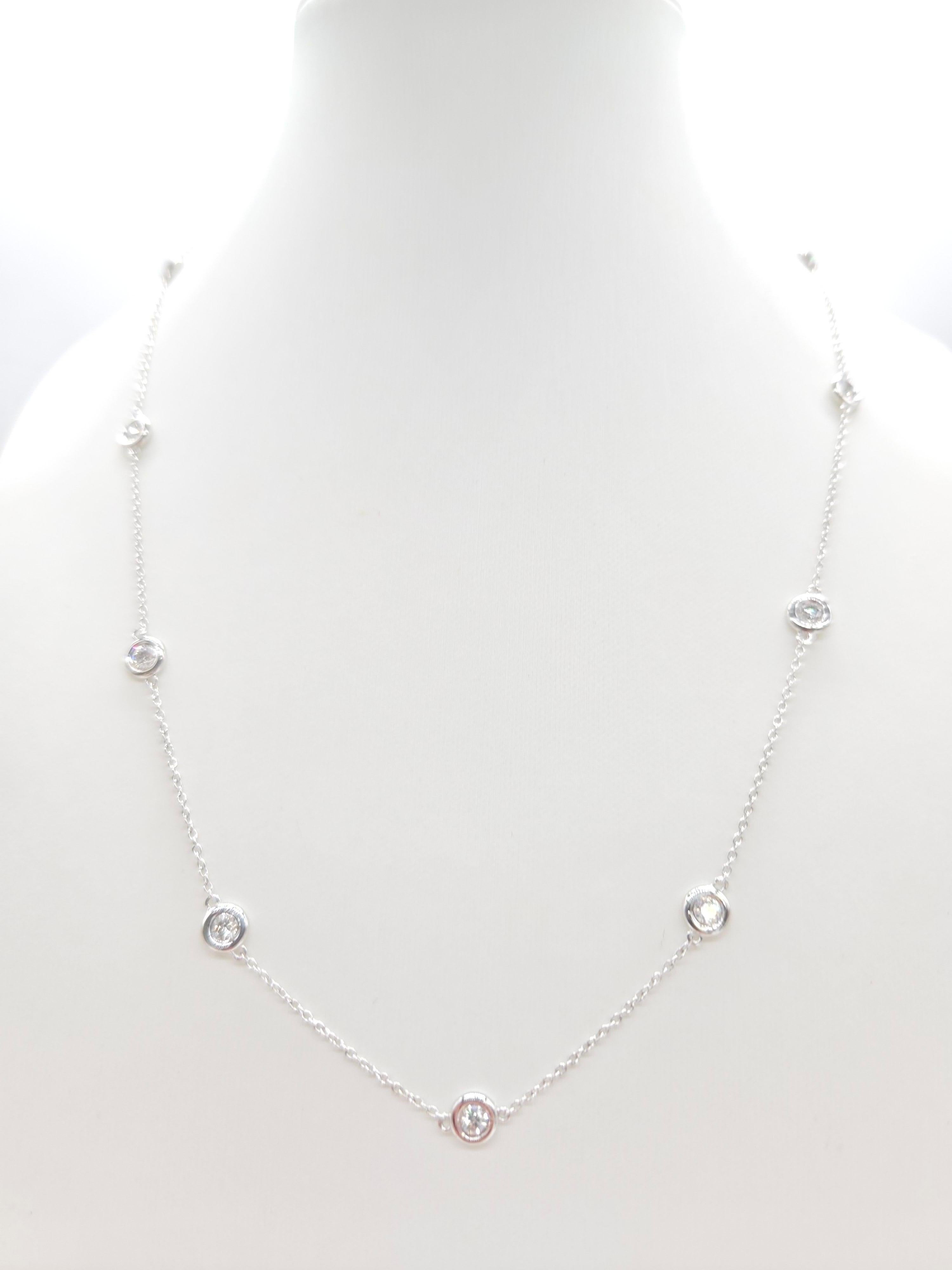 Collar de diamantes naturales por yardas engastados en oro blanco de 14 quilates de fabricación italiana.
10 Estaciones Peso total 2,10 quilates. Bonitas piedras brillantes. 
Longitud 18 pulgadas 
4,63 gramos de oro macizo
Color medio G
Claridad
