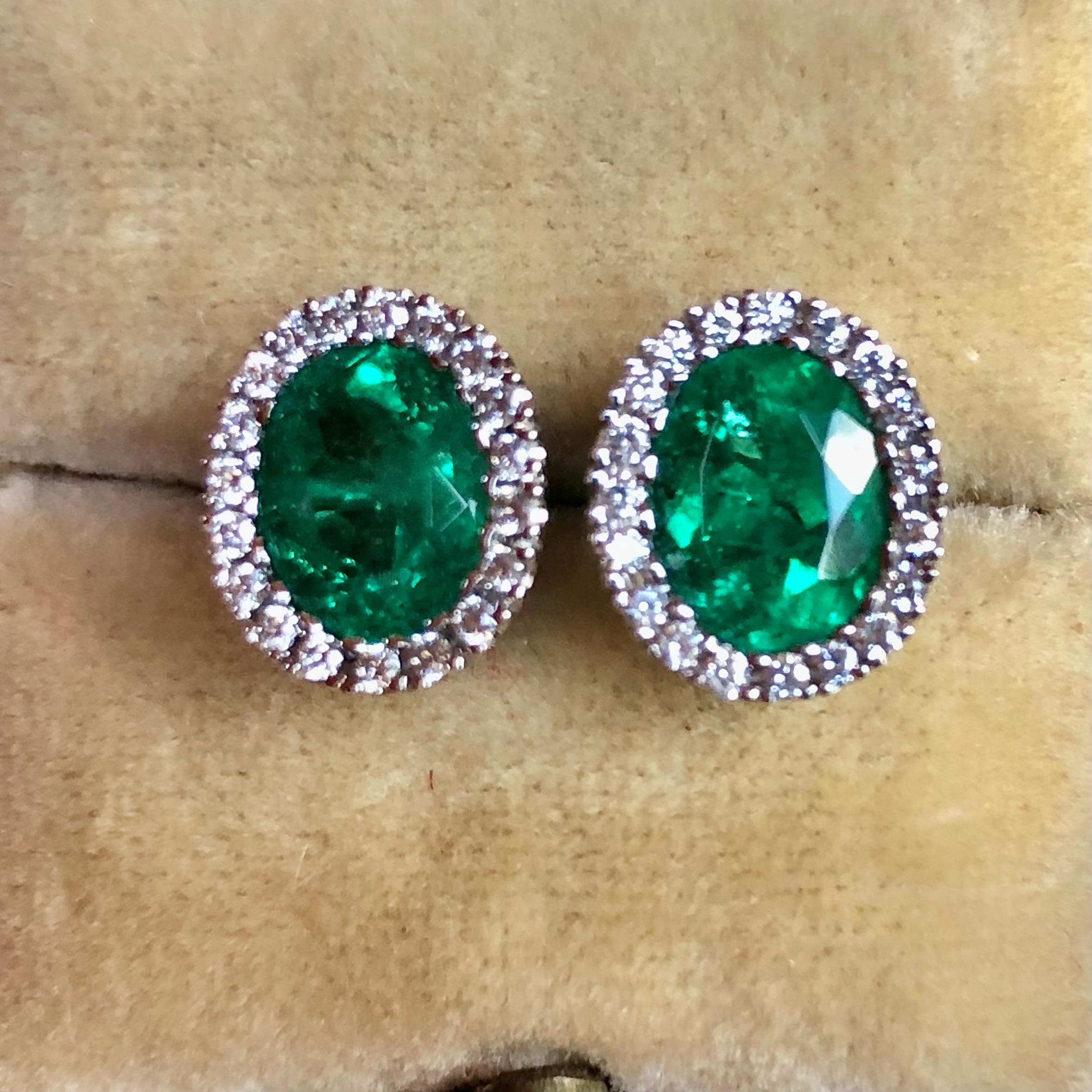 Emeralds Maravellous Fine 2.10 Carat Vivid Colombian Emerald Diamond Earrings For Sale 1