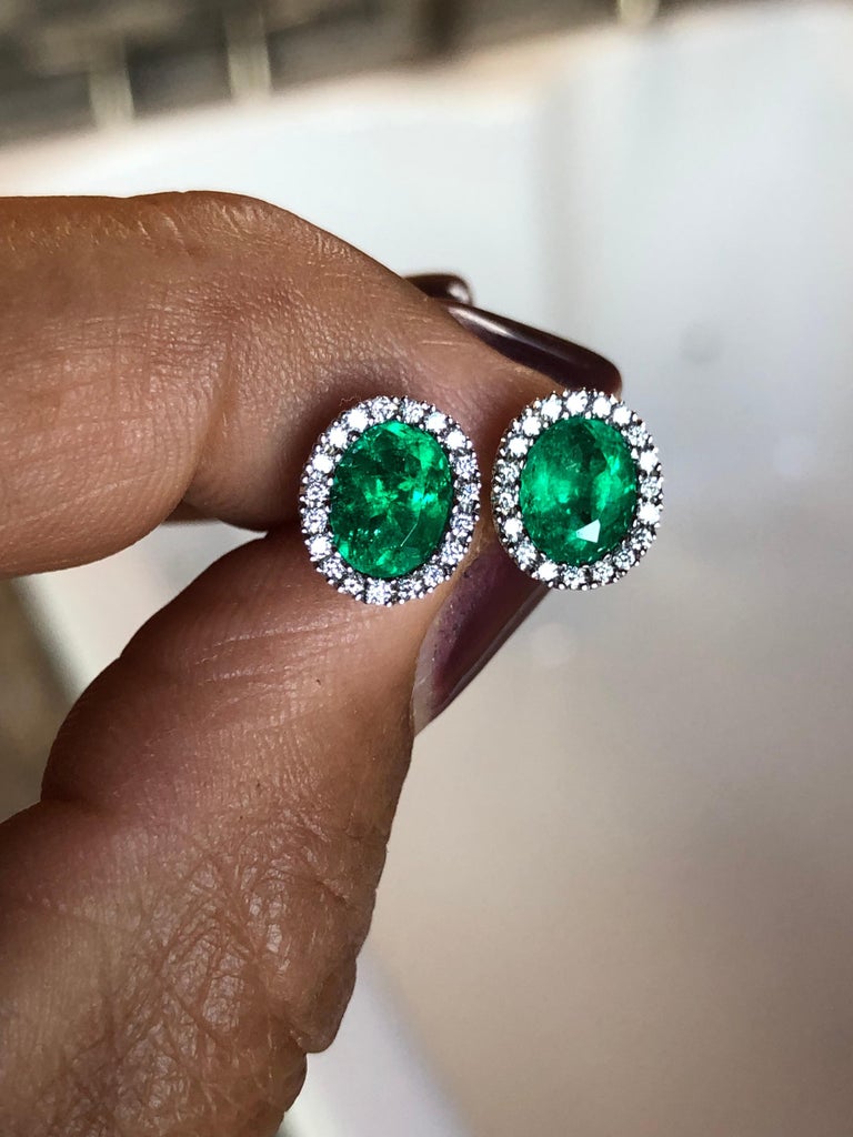 Contemporary Emeralds Maravellous Fine 2.10 Carat Vivid Colombian Emerald Diamond Earrings For Sale