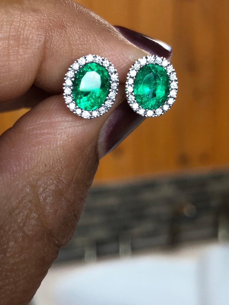 Emeralds Maravellous Fine 2.10 Carat Vivid Colombian Emerald Diamond Earrings For Sale 3